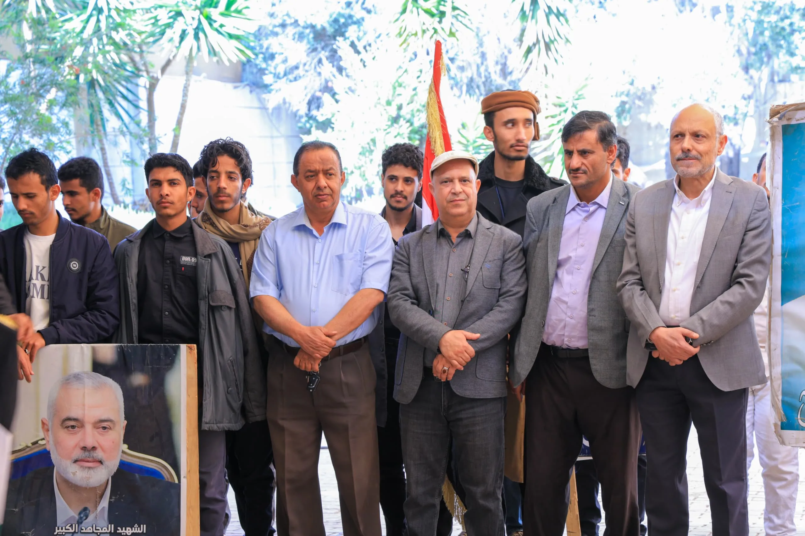 The UAE University organizes the weekly solidarity stand entitled “Following in the footsteps of Al-Samad… We are ready for the next round”