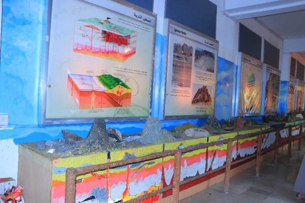 A high-quality field visit for first-year petroleum and gas engineering students to the Yemeni Geological Museum to enhance their practical and theoretical knowledge.