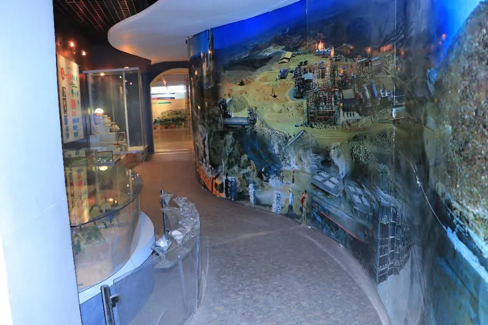 A high-quality field visit for first-year petroleum and gas engineering students to the Yemeni Geological Museum to enhance their practical and theoretical knowledge.