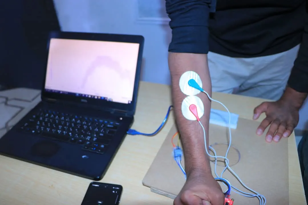 The Department of Biomedical Engineering discusses preliminary applied scientific projects for second-year students that reflect the integration between engineering and medical technology.