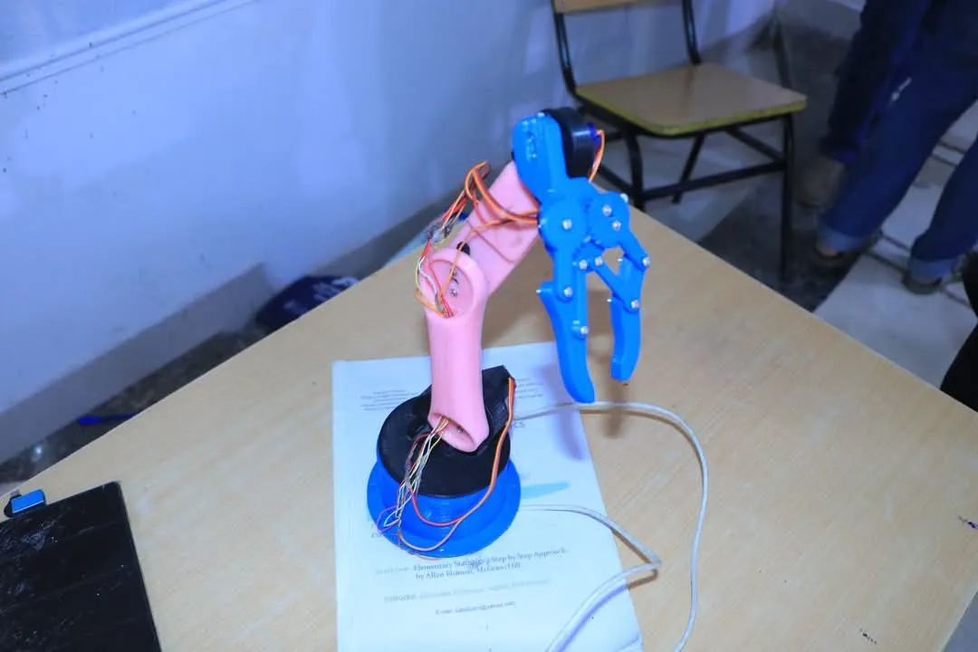 The Department of Biomedical Engineering discusses preliminary applied scientific projects for second-year students that reflect the integration between engineering and medical technology.