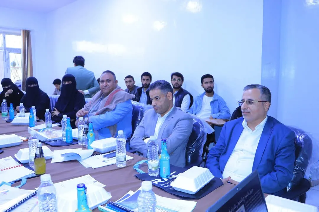 عمادة الدراسات العليا تناقش خطة رسالة ماجستير حول دور الثقافة التنظيمية في تعزيز معايير الأمن السيبراني