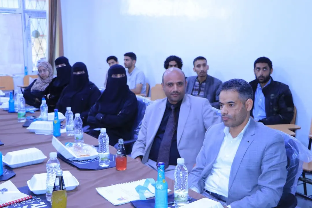 عمادة الدراسات العليا تناقش خطة رسالة ماجستير حول دور الثقافة التنظيمية في تعزيز معايير الأمن السيبراني