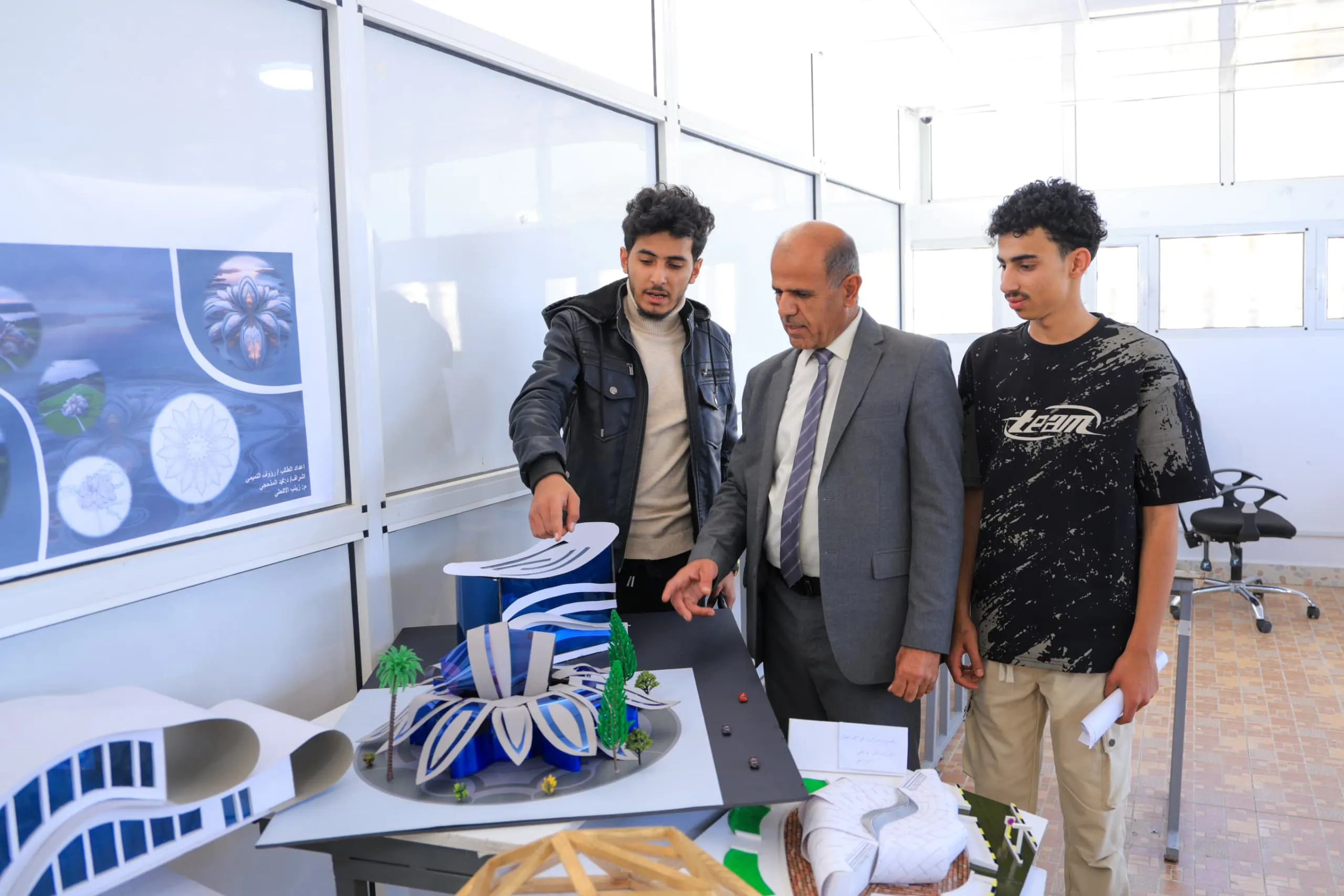 طلبة الهندسة المعمارية المستوى الثاني يُطلقون "معمار المستقبل" في عرض مبتكر لأنظمة إنشائية حديثة تتحدى قوانين الفراغ والزمن