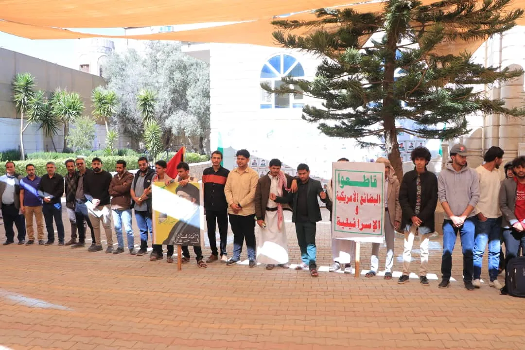 الجامعة الإماراتية تنظم وقفة بعنوان «إن عدتم عدنا.. وجاهزون للجولة القادمة» تأكيداً لثبات الموقف ونصرةً لغزة وفلسطين