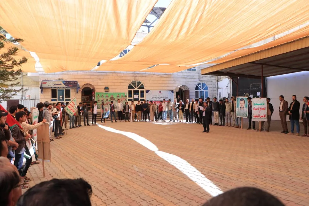 الجامعة الإماراتية تنظم وقفة بعنوان «إن عدتم عدنا.. وجاهزون للجولة القادمة» تأكيداً لثبات الموقف ونصرةً لغزة وفلسطين