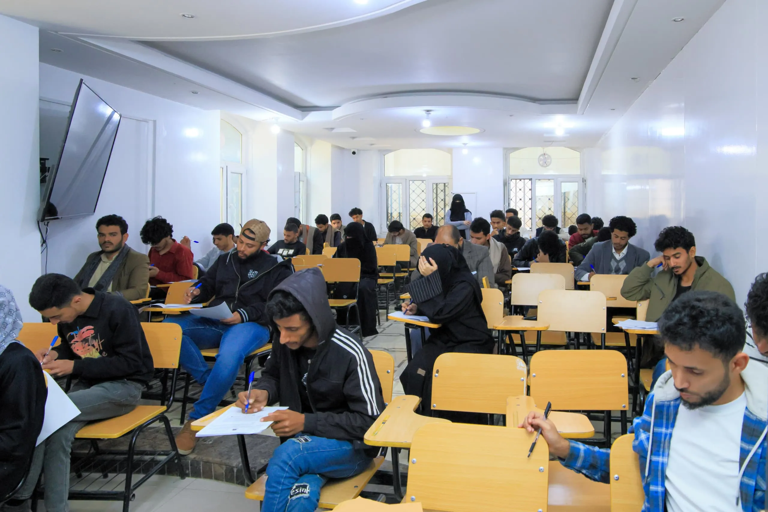 كلية الهندسة وتكنولوجيا المعلومات تدشّن الامتحانات النهائية للفصل الدراسي الثاني وسط أجواء أكاديمية منضبطة ومحفّزة