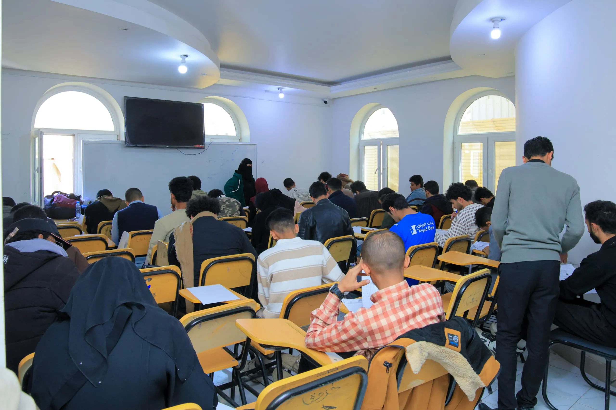 كلية الهندسة وتكنولوجيا المعلومات تدشّن الامتحانات النهائية للفصل الدراسي الثاني وسط أجواء أكاديمية منضبطة ومحفّزة