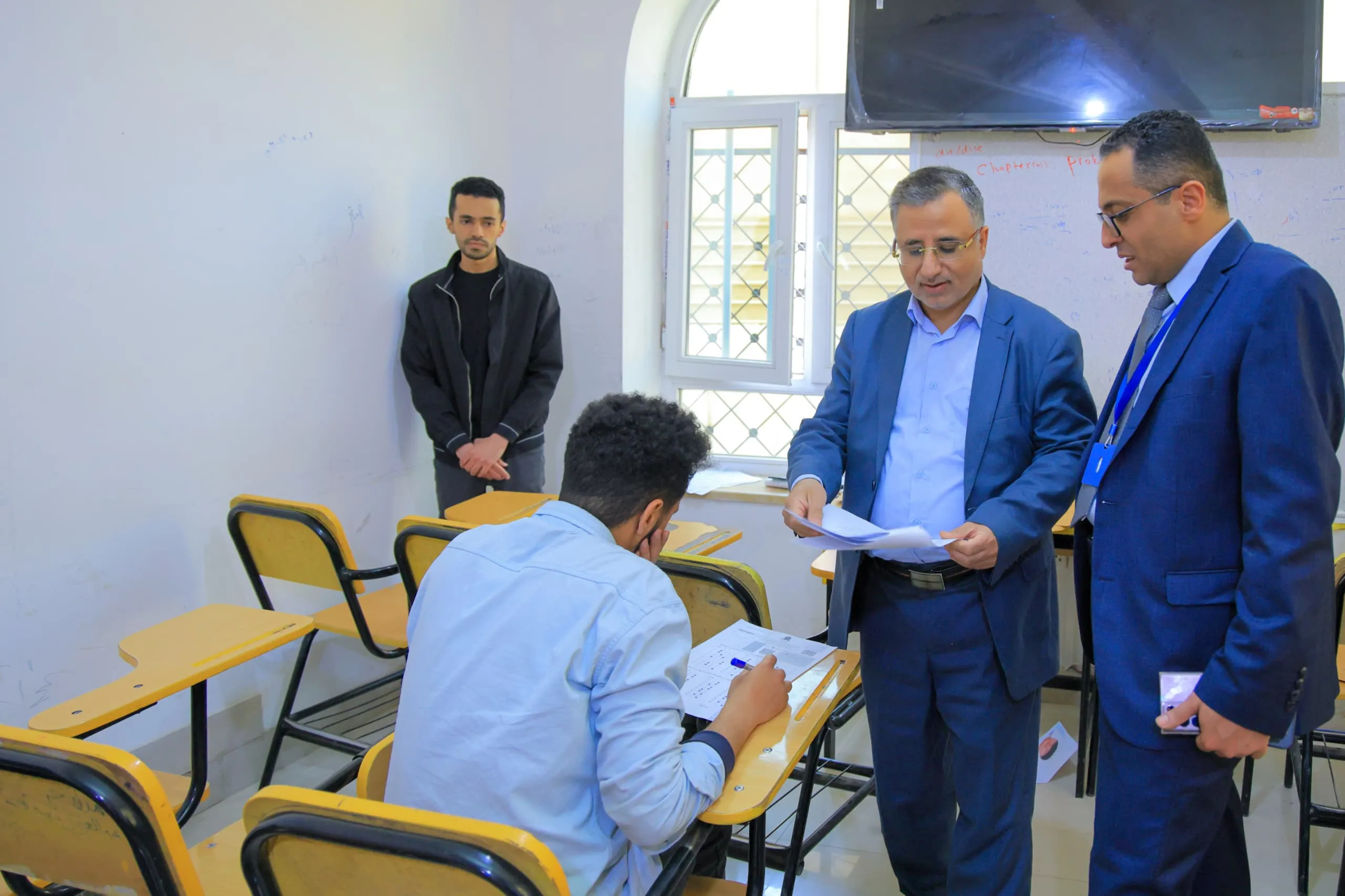 كلية الهندسة وتكنولوجيا المعلومات تدشّن الامتحانات النهائية للفصل الدراسي الثاني وسط أجواء أكاديمية منضبطة ومحفّزة