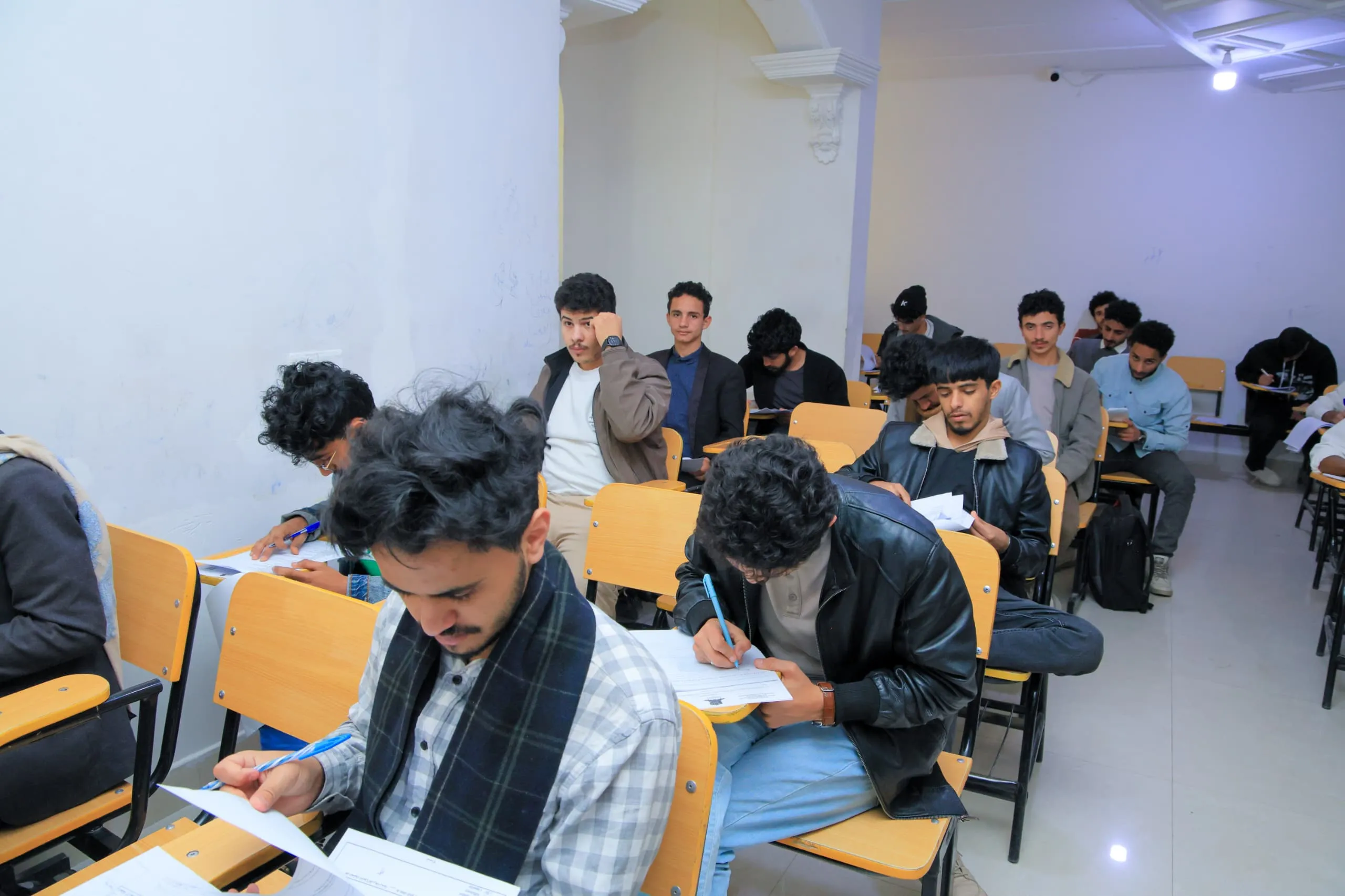 كلية الهندسة وتكنولوجيا المعلومات تدشّن الامتحانات النهائية للفصل الدراسي الثاني وسط أجواء أكاديمية منضبطة ومحفّزة