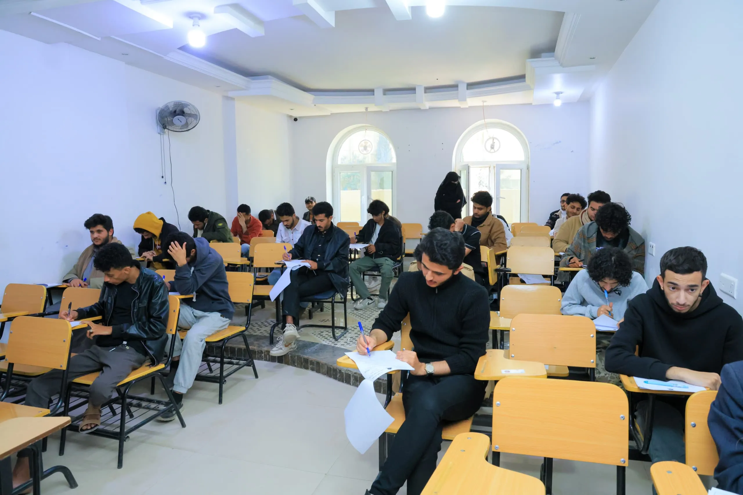 كلية الهندسة وتكنولوجيا المعلومات تدشّن الامتحانات النهائية للفصل الدراسي الثاني وسط أجواء أكاديمية منضبطة ومحفّزة