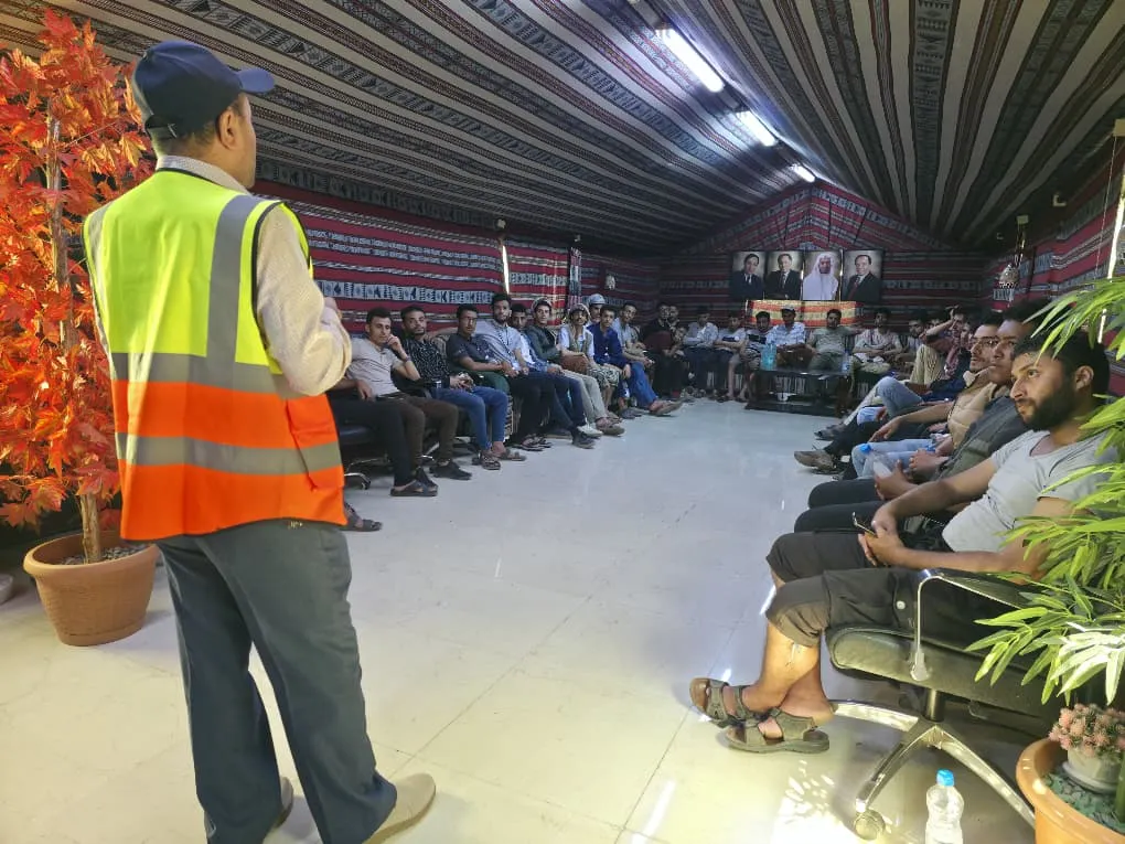 طلاب هندسة الميكاترونكس بالجامعة الإماراتية الدولية في زيارة علمية إلى مدينة الحديدة لتعزيز التكامل بين النظرية والتطبيق