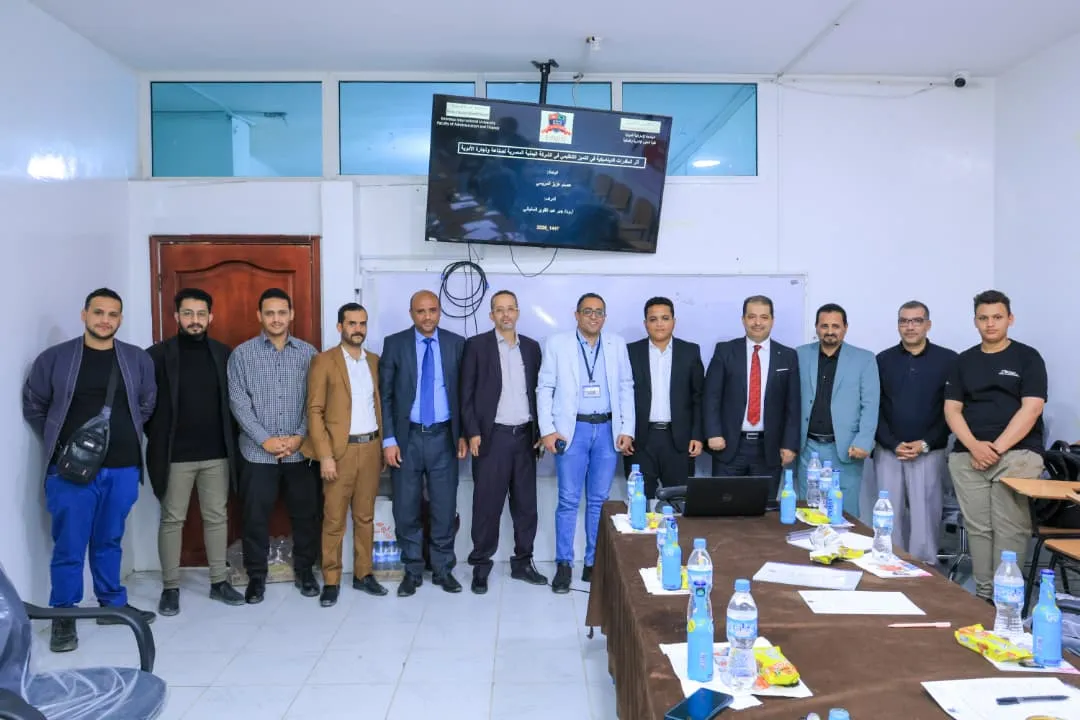 عمادة الدراسات العليا بالجامعة تناقش خطة بحث حول أثر المقدرات الديناميكية في التميز التنظيمي بقطاع الصناعات الدوائية