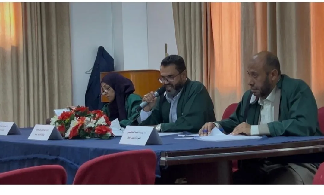 مناقشة علمية رصينة لرسالة ماجستير للباحث من كادر الجامعة الدكتور عبدالعزيز الخلاقي حول تأثير القات على هرمونات الجهاز الهضمي