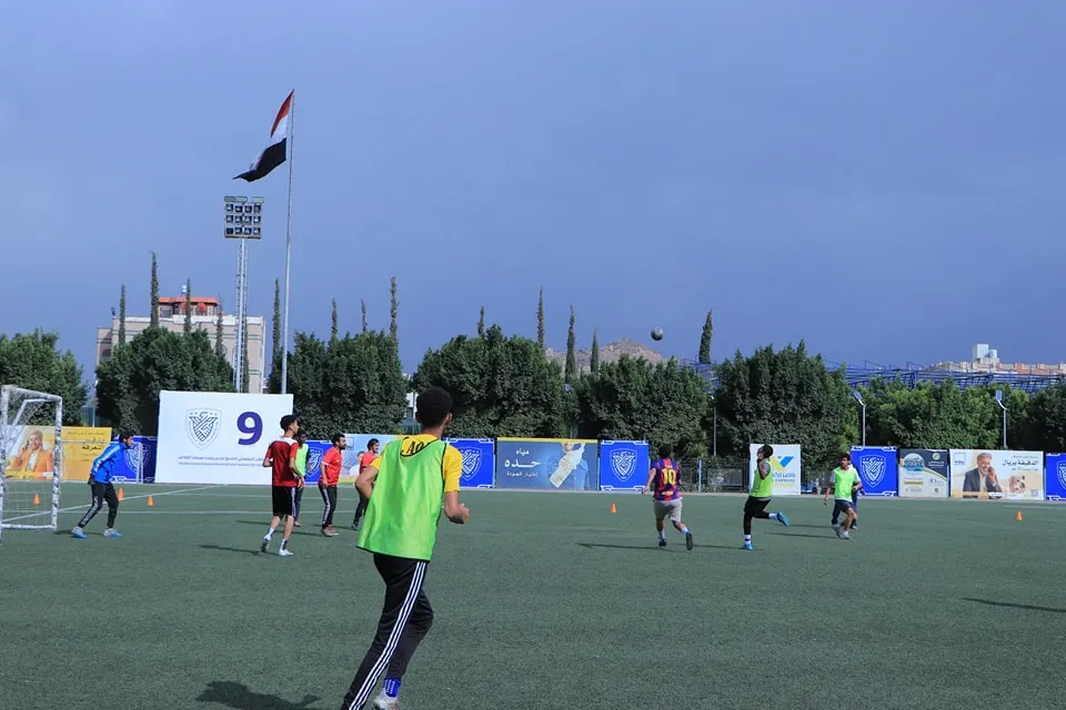 الإثارة تبلغ ذروتها في نصف نهائي الدوري الرمضاني لكرة القدم بين كليات الجامعة