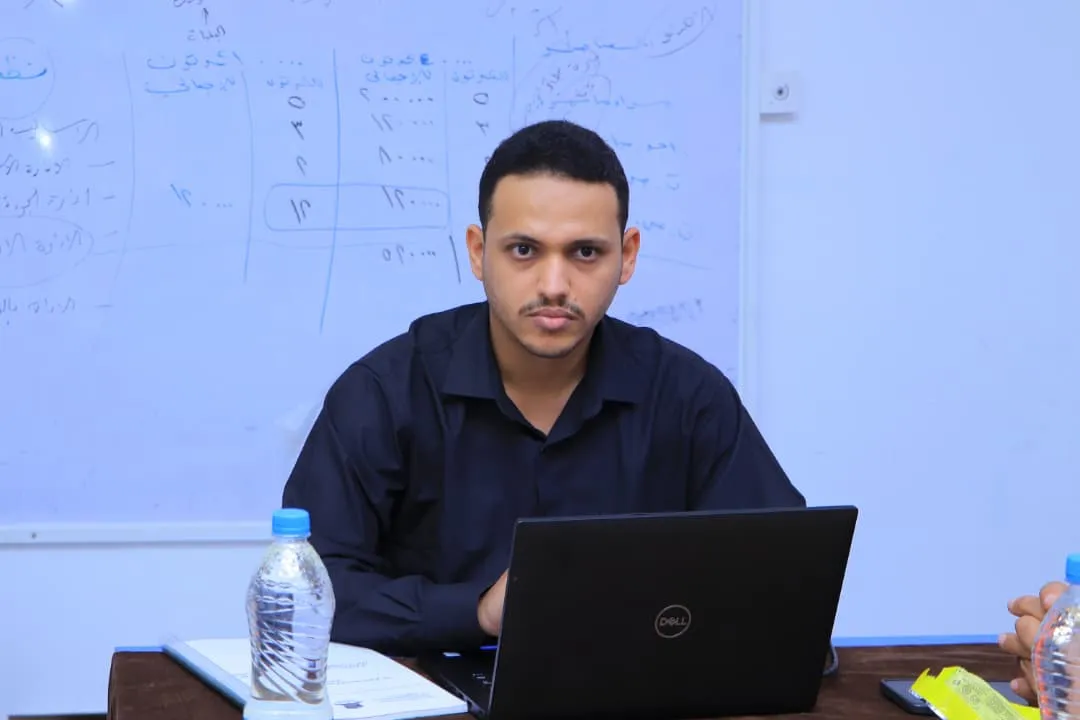 عمادة الدراسات العليا بالجامعة الإماراتية تناقش خطة بحث حول حوكمة شركات التأمين في اليمن