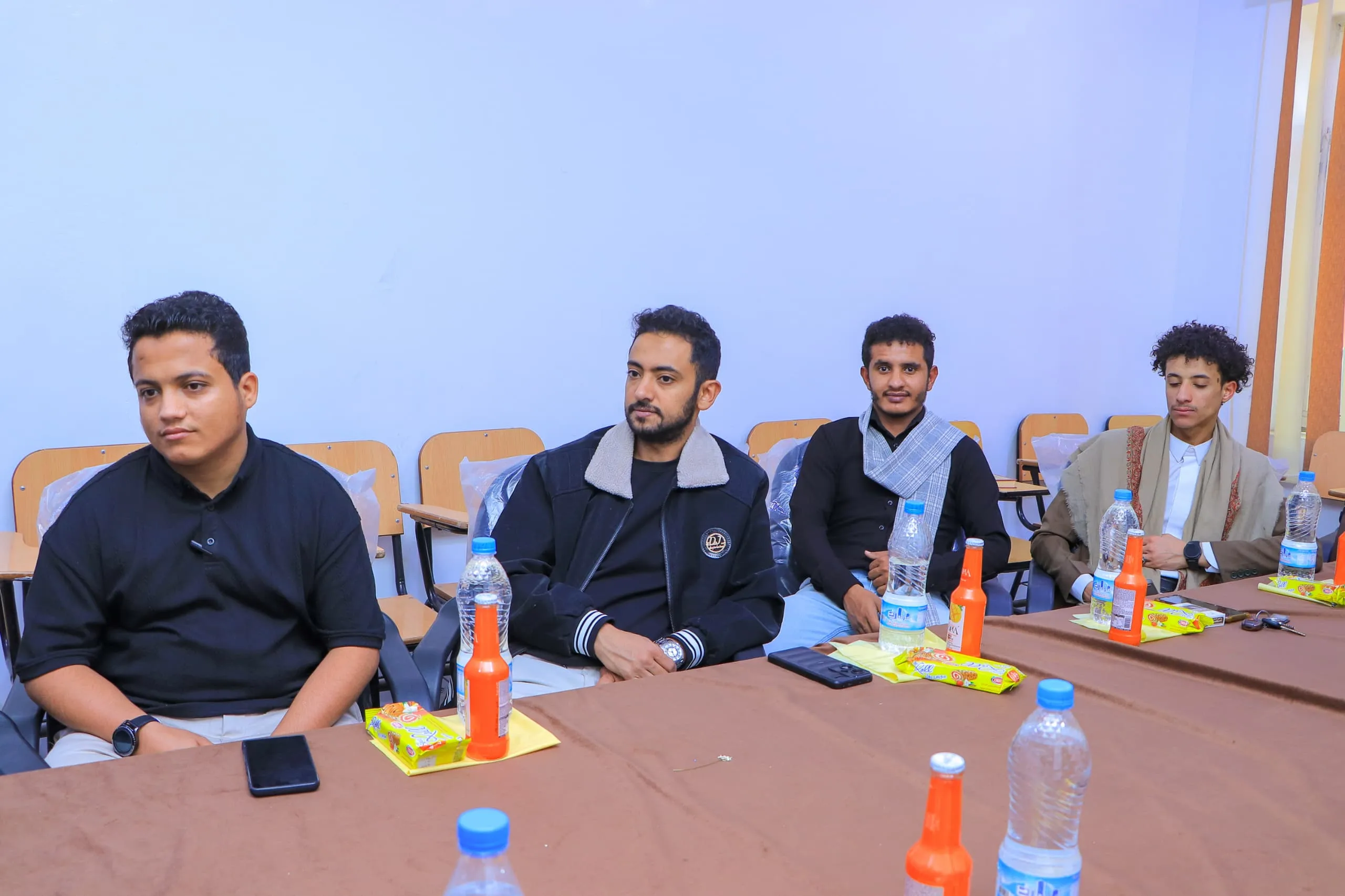 عمادة الدراسات العليا بالجامعة الإماراتية تناقش خطة بحث حول حوكمة شركات التأمين في اليمن