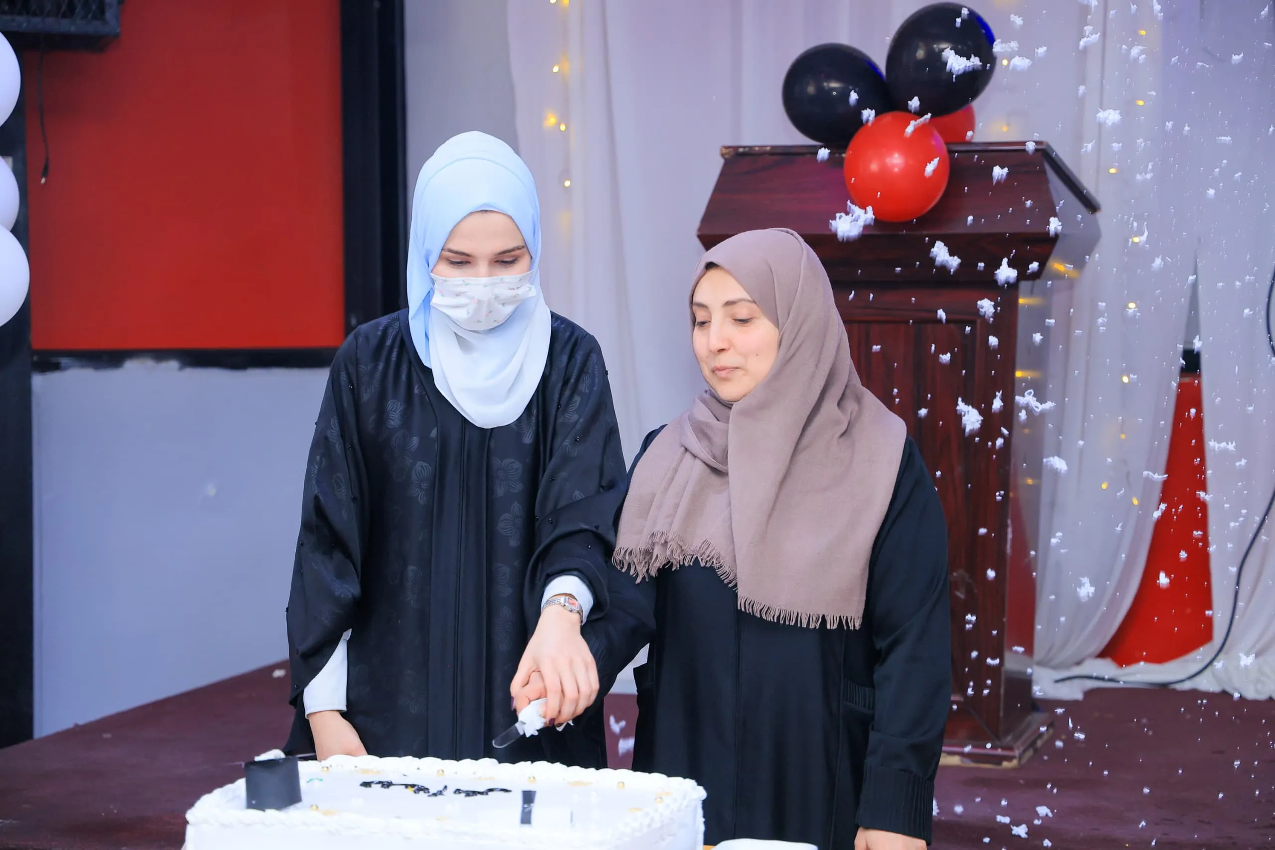 "أثر" تصنع الفرق.. طلبة طب الأسنان المستوى الخامس يحتفون بصنّاع رحلتهم التعليمية