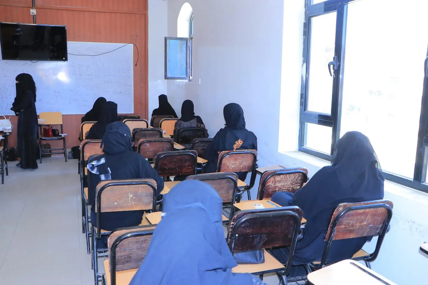 A confident start to exams at the College of Dentistry... University leadership launches second semester exams for levels two and above