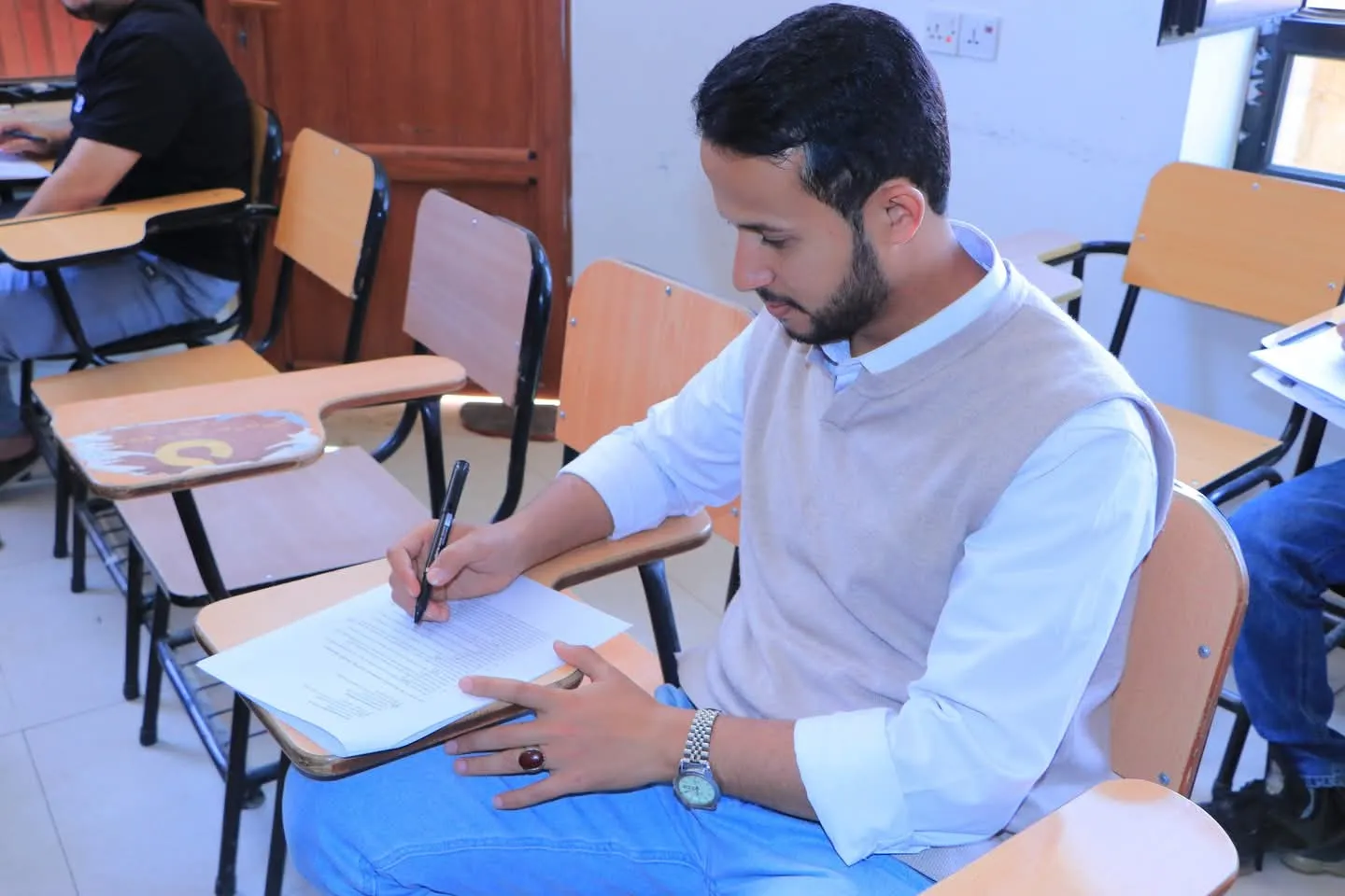 A confident start to exams at the College of Dentistry... University leadership launches second semester exams for levels two and above