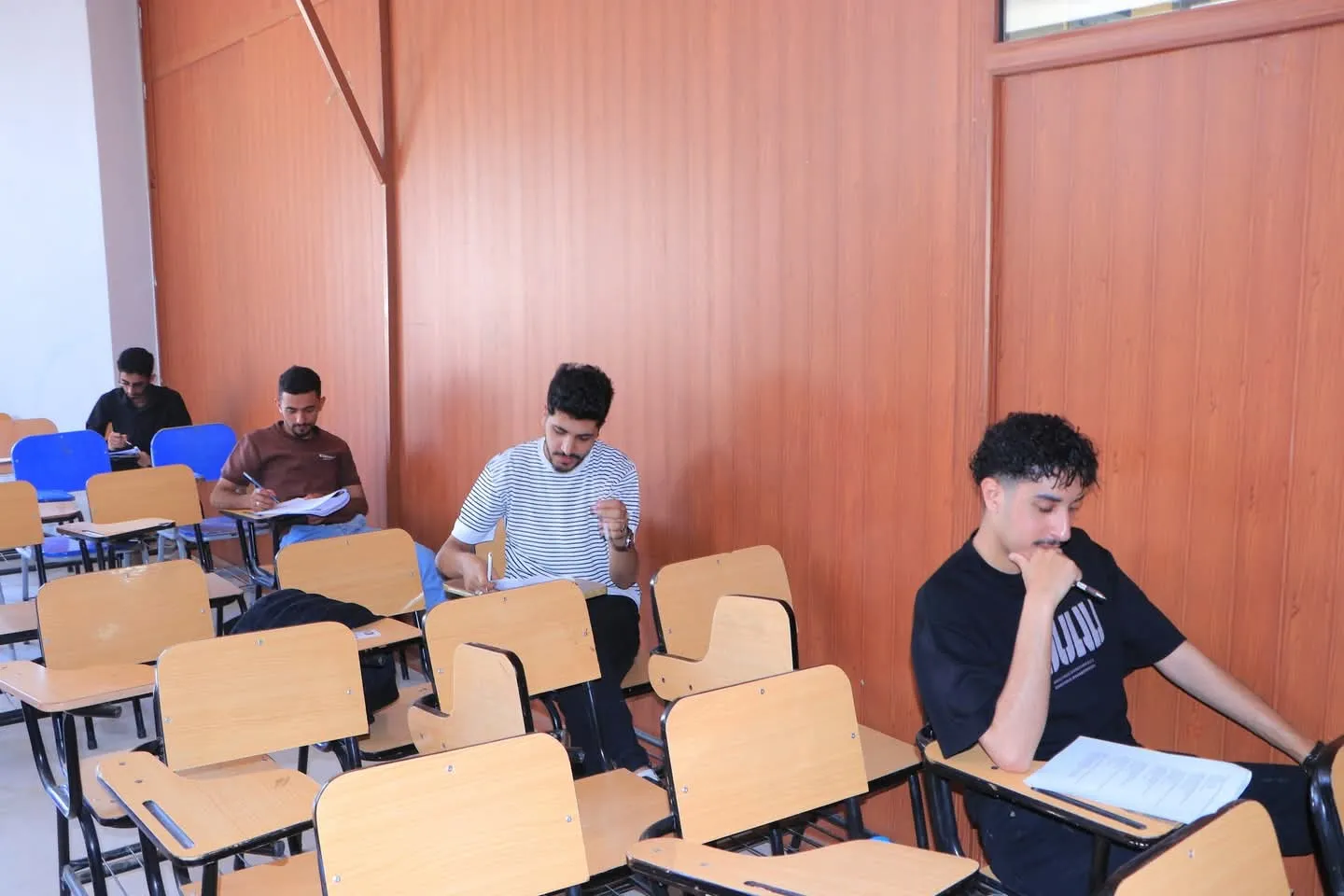 A confident start to exams at the College of Dentistry... University leadership launches second semester exams for levels two and above