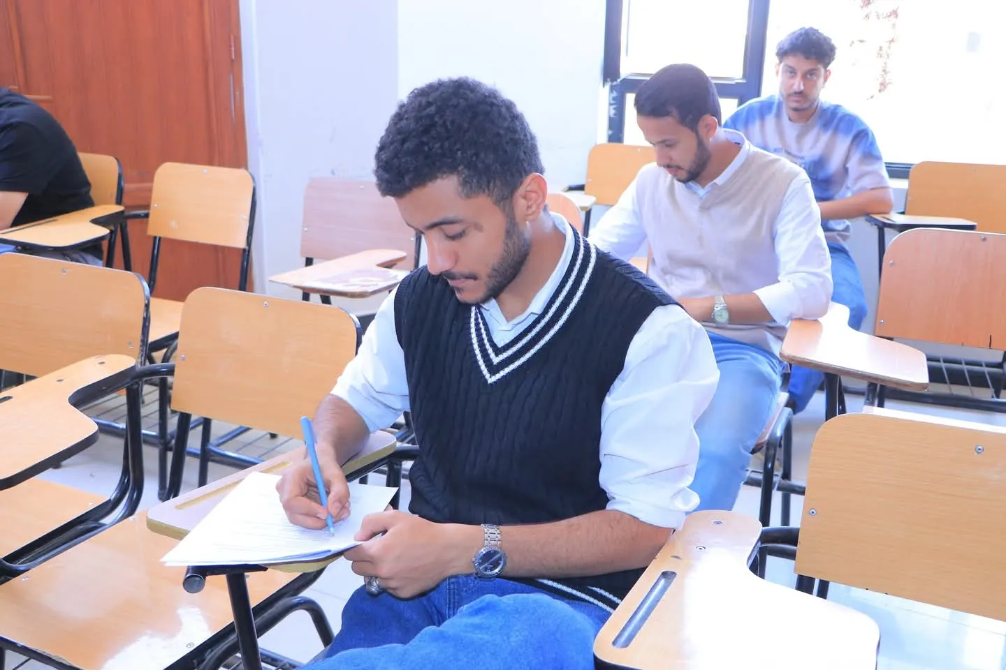 A confident start to exams at the College of Dentistry... University leadership launches second semester exams for levels two and above