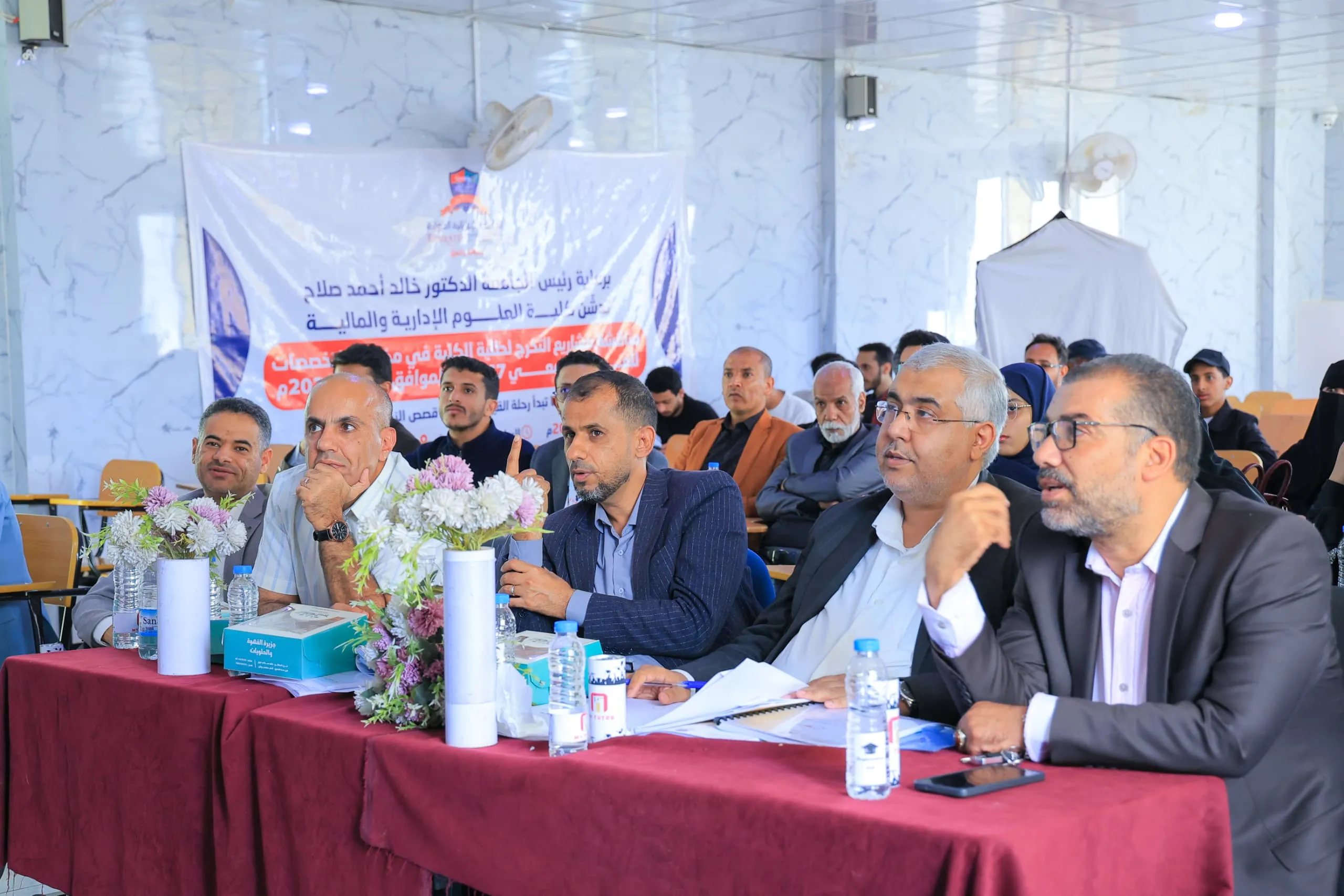 هنا يُصنع المستقبل.. تدشين مناقشات مشاريع التخرج بكلية العلوم الإدارية والمالية للعام الجامعي 2025-2026م