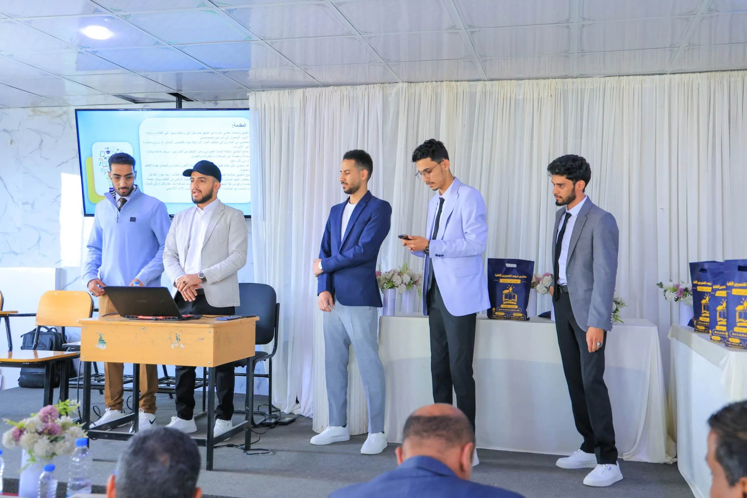 هنا يُصنع المستقبل.. تدشين مناقشات مشاريع التخرج بكلية العلوم الإدارية والمالية للعام الجامعي 2025-2026م