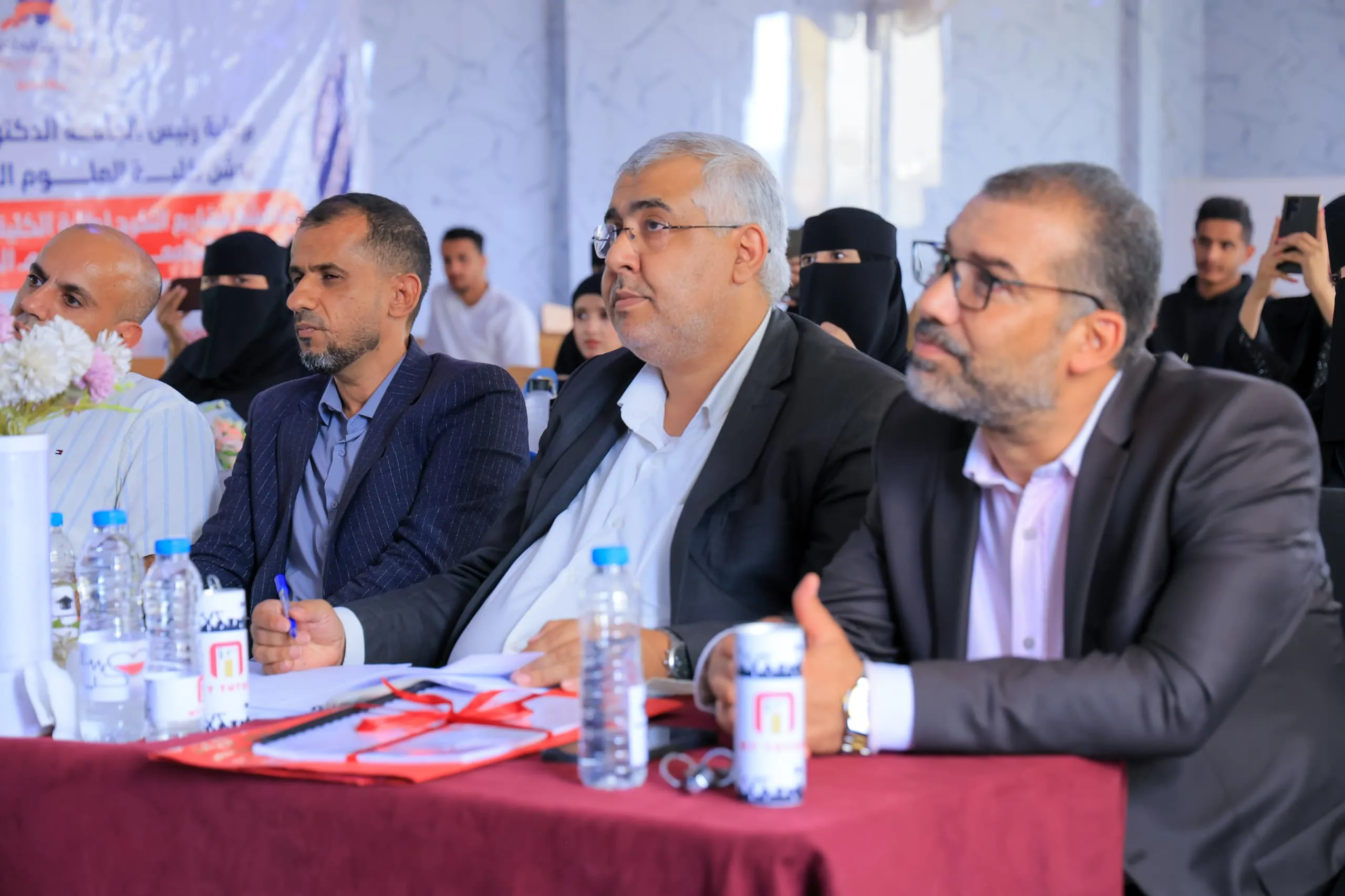 هنا يُصنع المستقبل.. تدشين مناقشات مشاريع التخرج بكلية العلوم الإدارية والمالية للعام الجامعي 2025-2026م