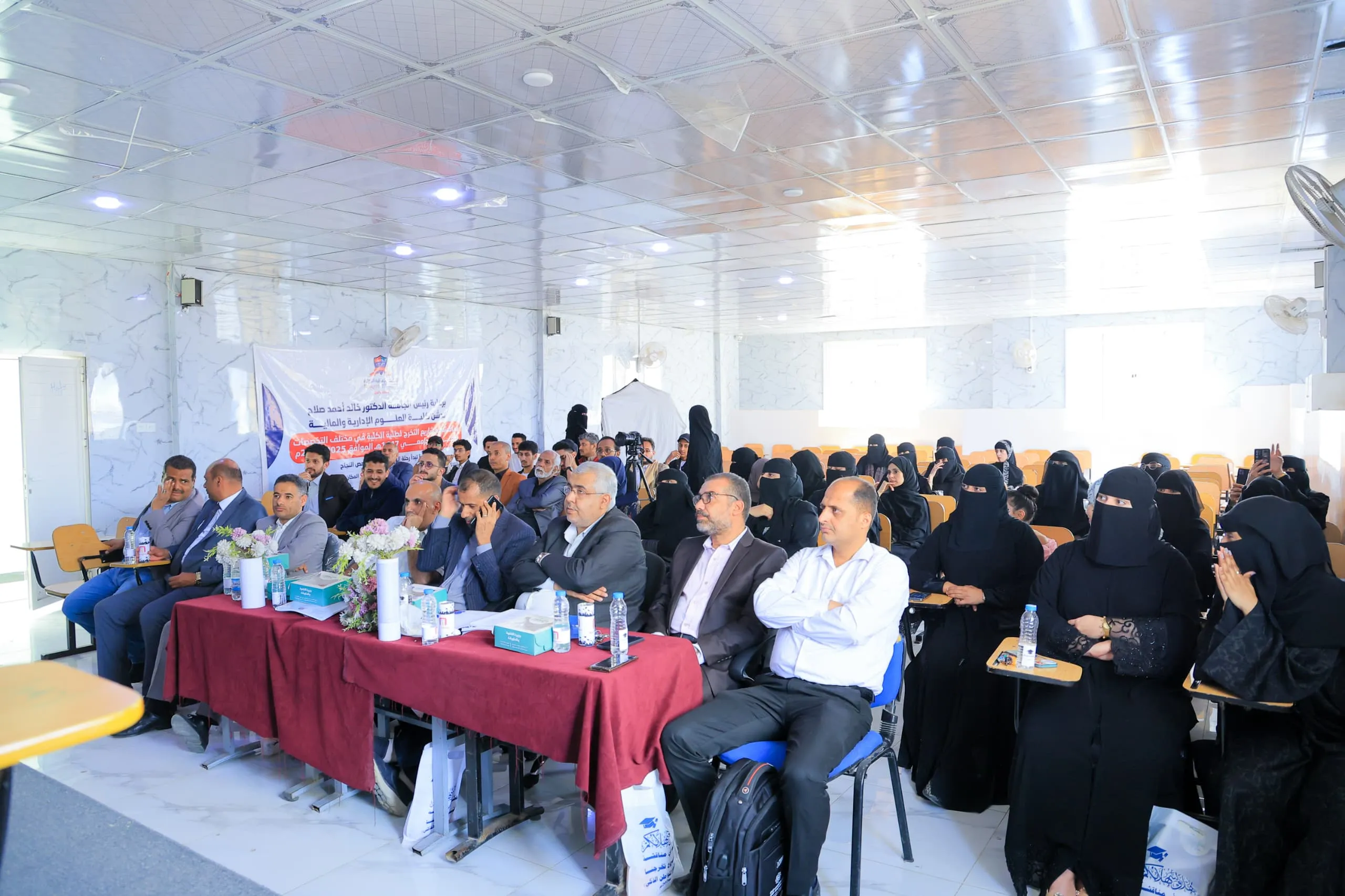 هنا يُصنع المستقبل.. تدشين مناقشات مشاريع التخرج بكلية العلوم الإدارية والمالية للعام الجامعي 2025-2026م