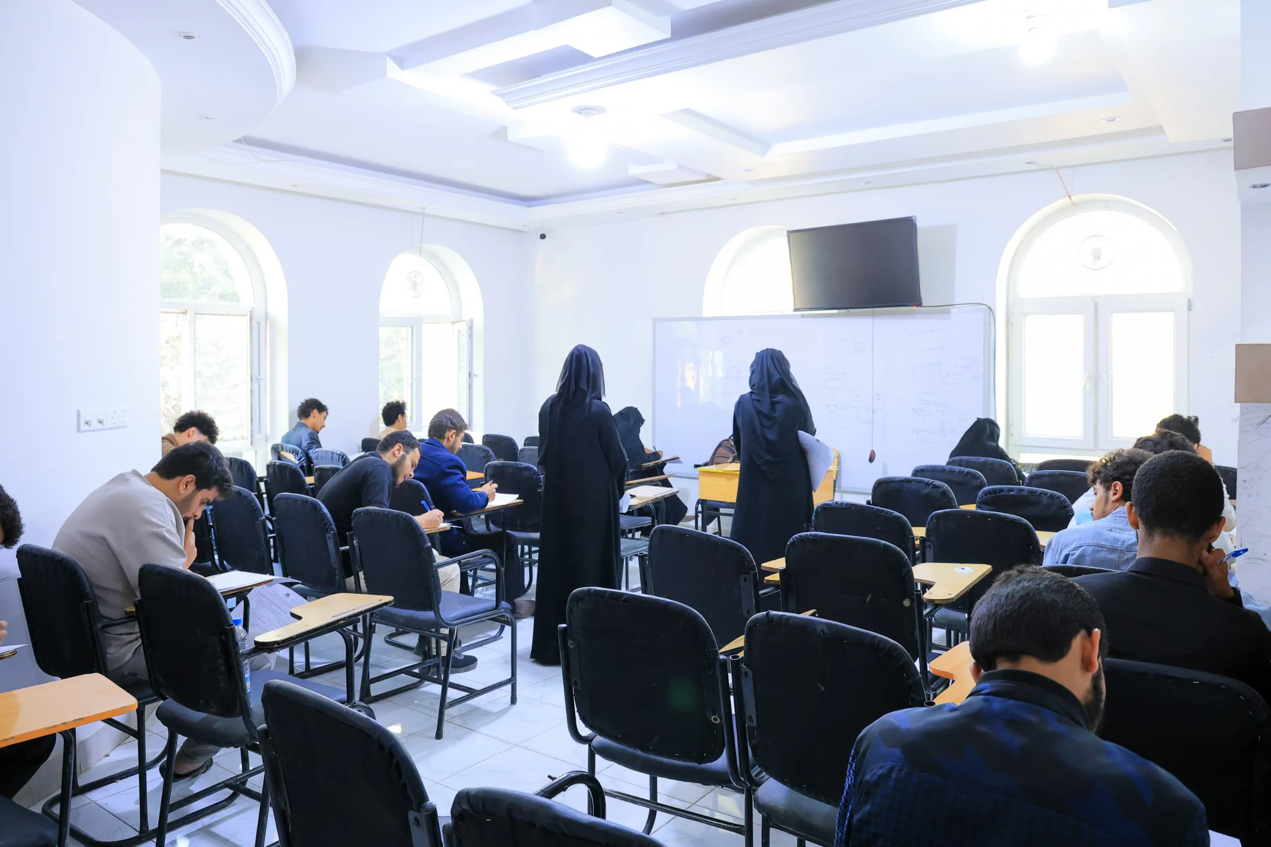 بداية جادة نحو التميُّز.. انطلاق الإمتحانات النهائية للفصل الثاني لطلبة المستوى الأول بكلية الهندسة