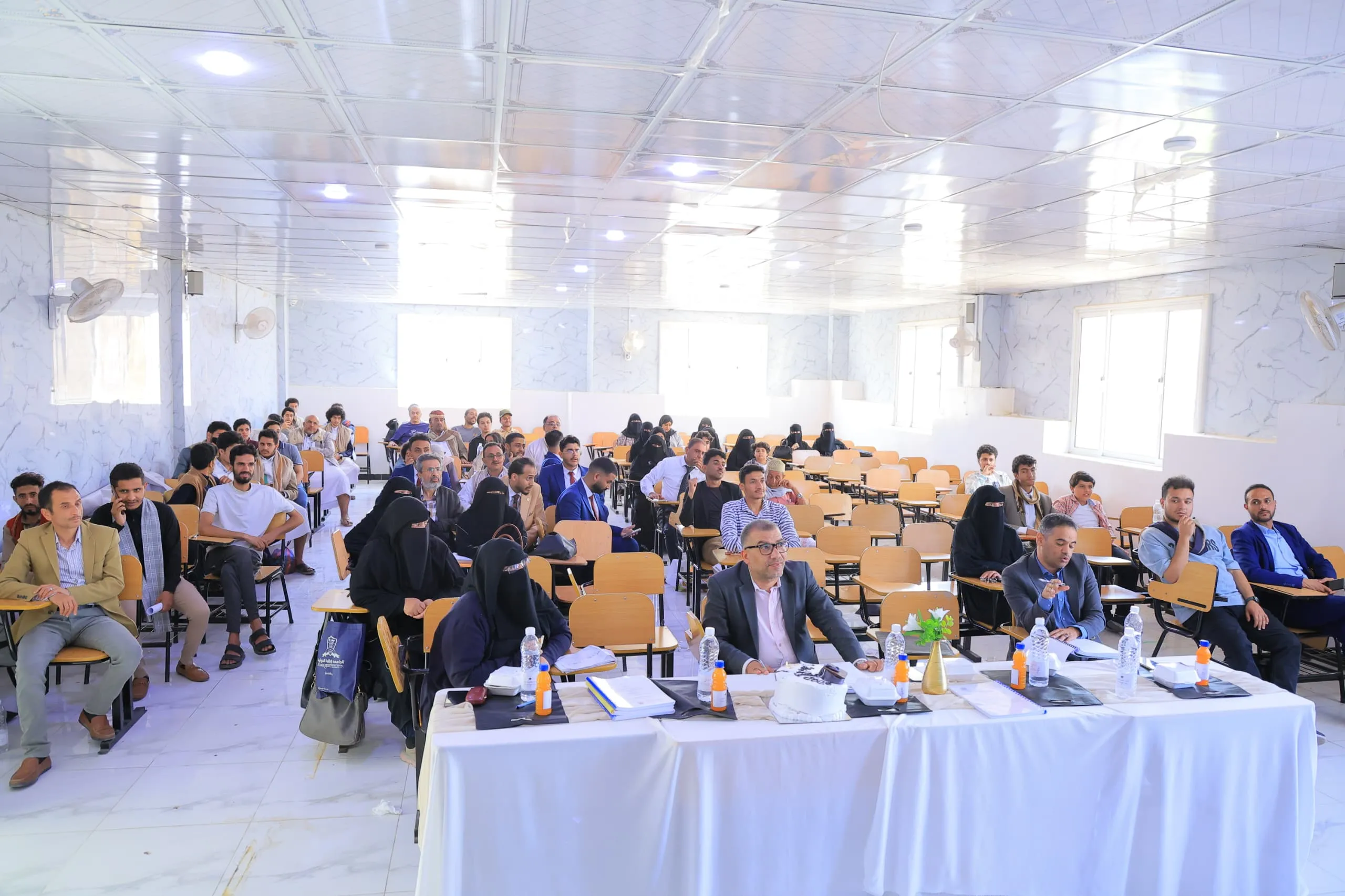 في مشهد أكاديمي يعكس نضج الفكر الإداري وريادة المخرجات.. مناقشة مشروع نوعي حول الاستقامة التنظيمية والنجاح الريادي