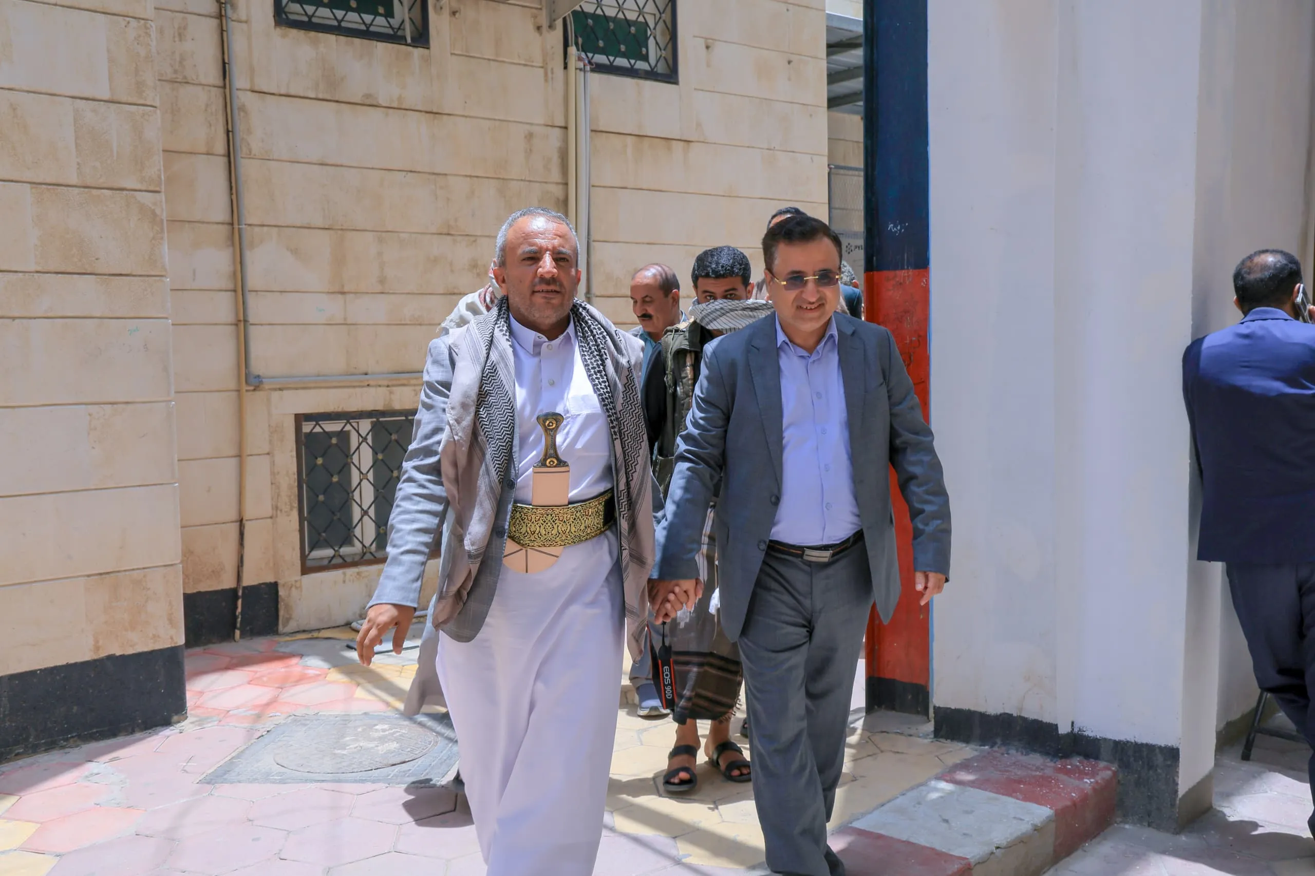 زيارة نوعية تعكس التميز الأكاديمي.. وزير الخدمة المدنية يطّلع على أحدث معامل الجامعة الإماراتية الدولية