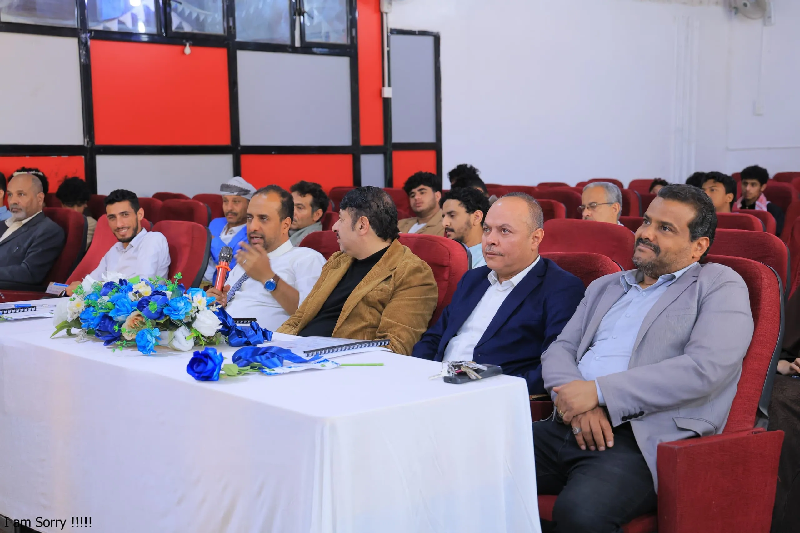 طالبات إدارة الأعمال الدولية يصنعن الفارق: دراسة نوعية تكشف أثر العمل عن بُعد على إنتاجية الموظفين في القطاع الدوائي