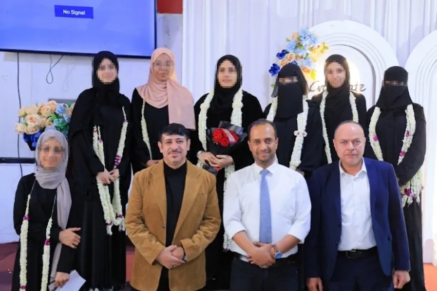 طالبات إدارة الأعمال الدولية يصنعن الفارق: دراسة نوعية تكشف أثر العمل عن بُعد على إنتاجية الموظفين في القطاع الدوائي