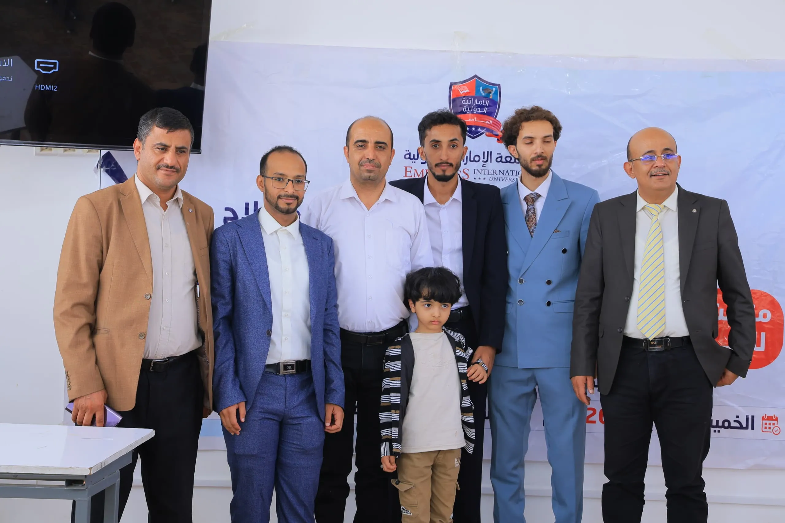 في مواجهة أخطر تهديدات العصر الرقمي.. طلبة أمن المعلومات بالجامعة الإماراتية يناقشون مشروعاً نوعياً حول “التزييف العميق والهندسة الاجتماعية 2.0”