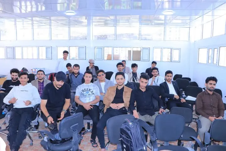 من فكرة إنسانية إلى حل رقمي مستدام.. طلاب الجامعة الإماراتية يبتكرون منصة ذكية لإعادة توزيع الأدوية