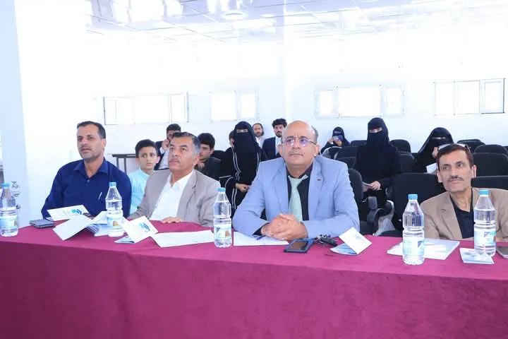 منصة "مدارس".. مشروع تخرج ذكي يعيد رسم مستقبل التعليم الرقمي ويجسد تميز مخرجات الجامعة الإماراتية الدولية