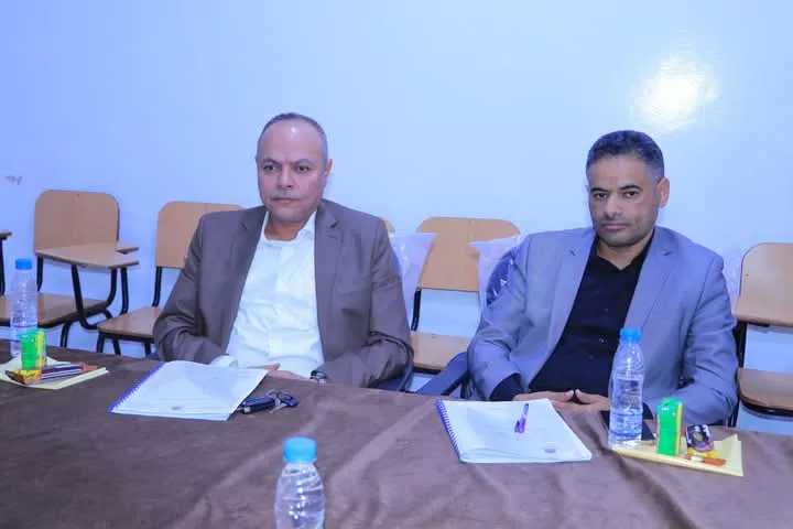 عمادة الدراسات العليا تناقش خطة بحث ماجستير حول الحوكمة الصحية ودورها في تحسين جودة الخدمات بالمستشفيات اليمنية