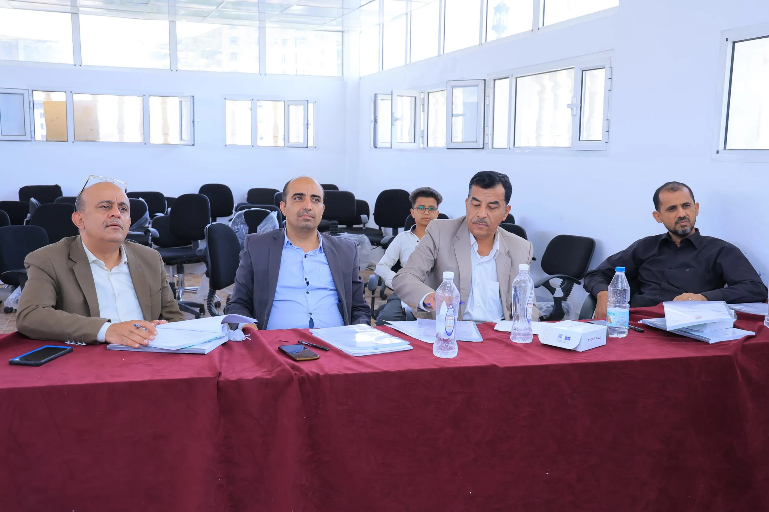 الجامعة الإماراتية الدولية تواصل صناعة التميّز الرقمي بمشروع ذكي لاتخاذ القرارات التجارية باستخدام الذكاء الاصطناعي