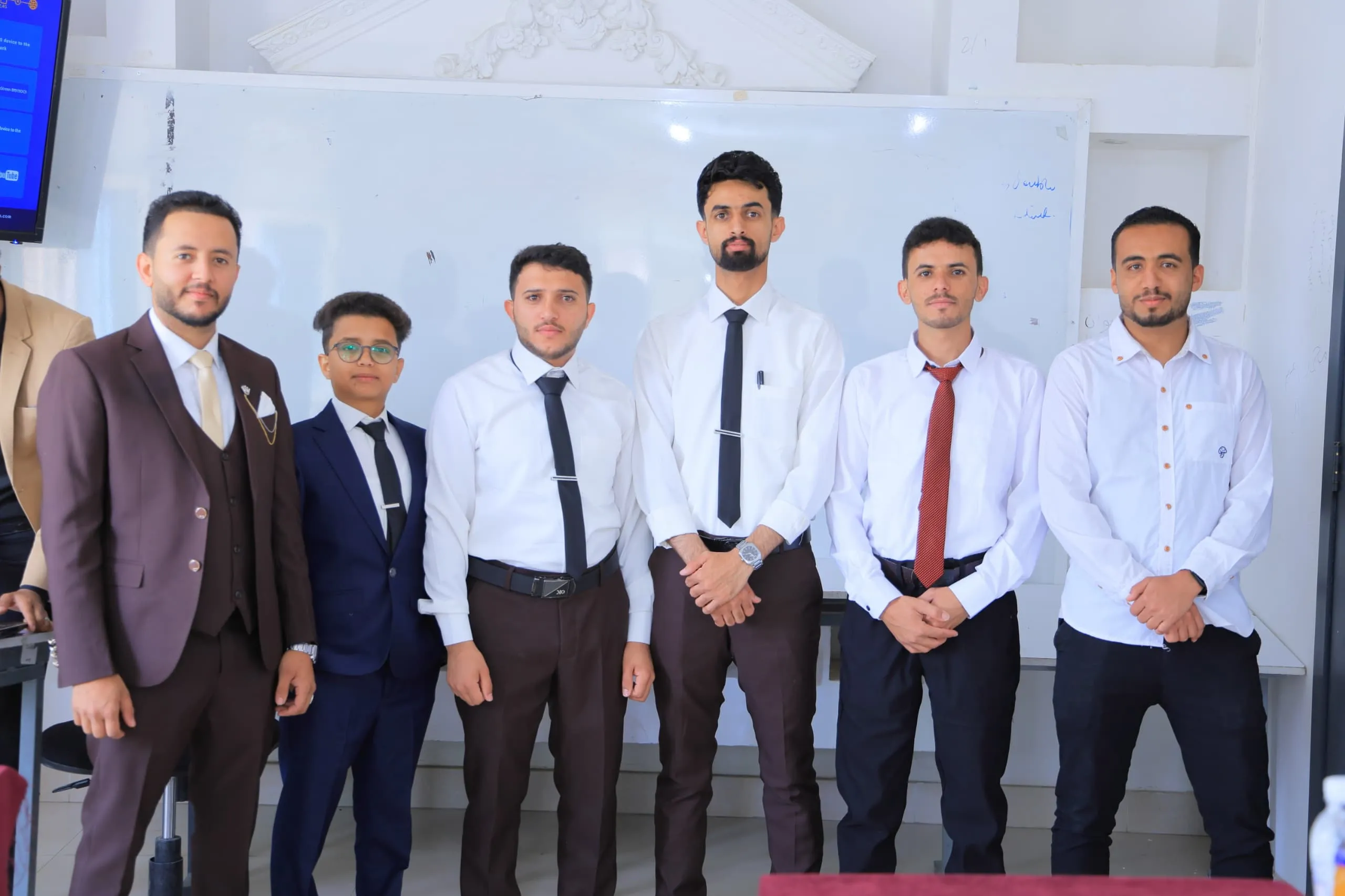 من خيوط الحرفة إلى حلول التقنية الذكية.. طلبة الجامعة الإماراتية يبتكرون منصة رقمية لإدارة محلات الخياطة باحترافية عالية