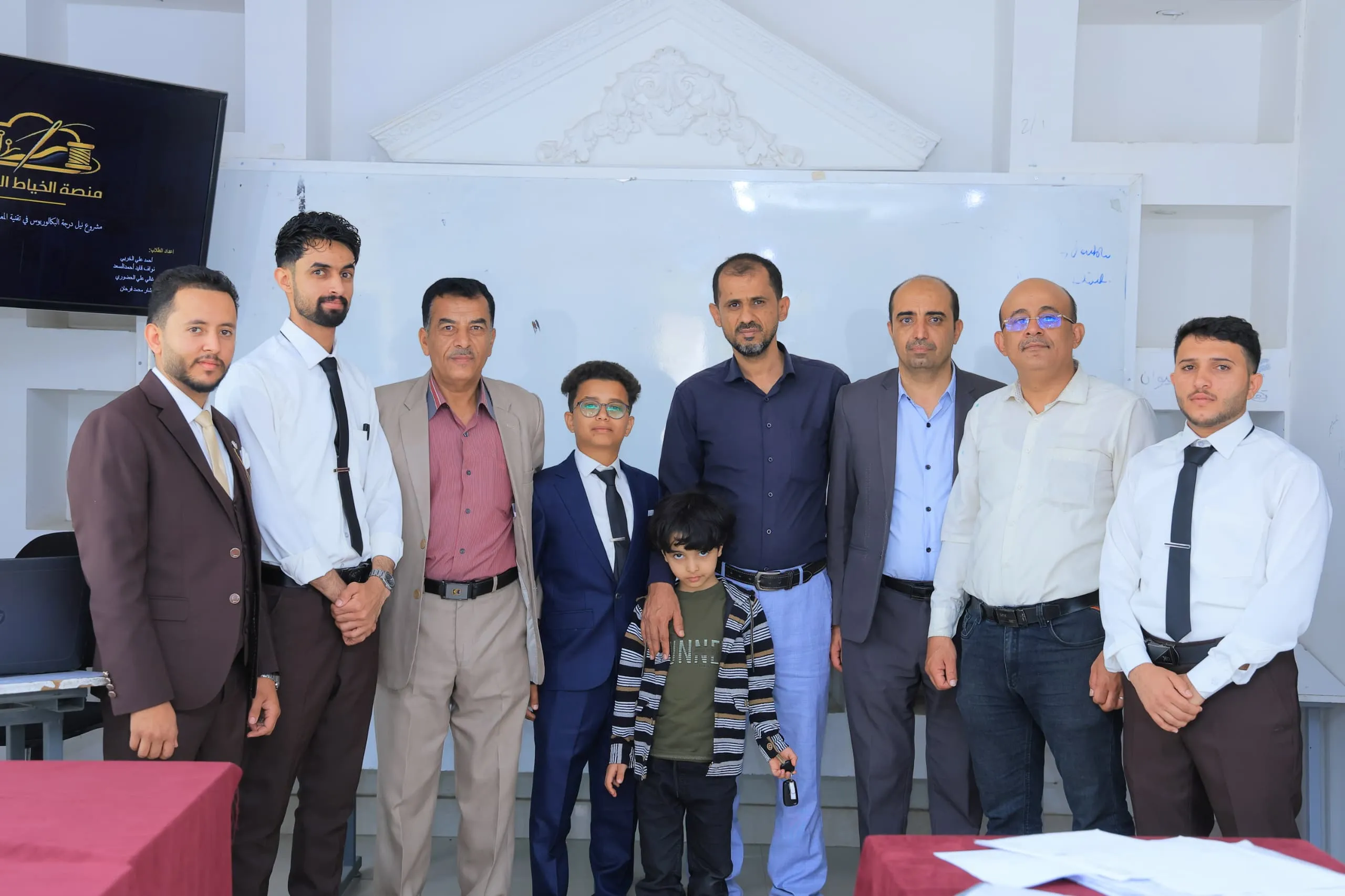 من خيوط الحرفة إلى حلول التقنية الذكية.. طلبة الجامعة الإماراتية يبتكرون منصة رقمية لإدارة محلات الخياطة باحترافية عالية