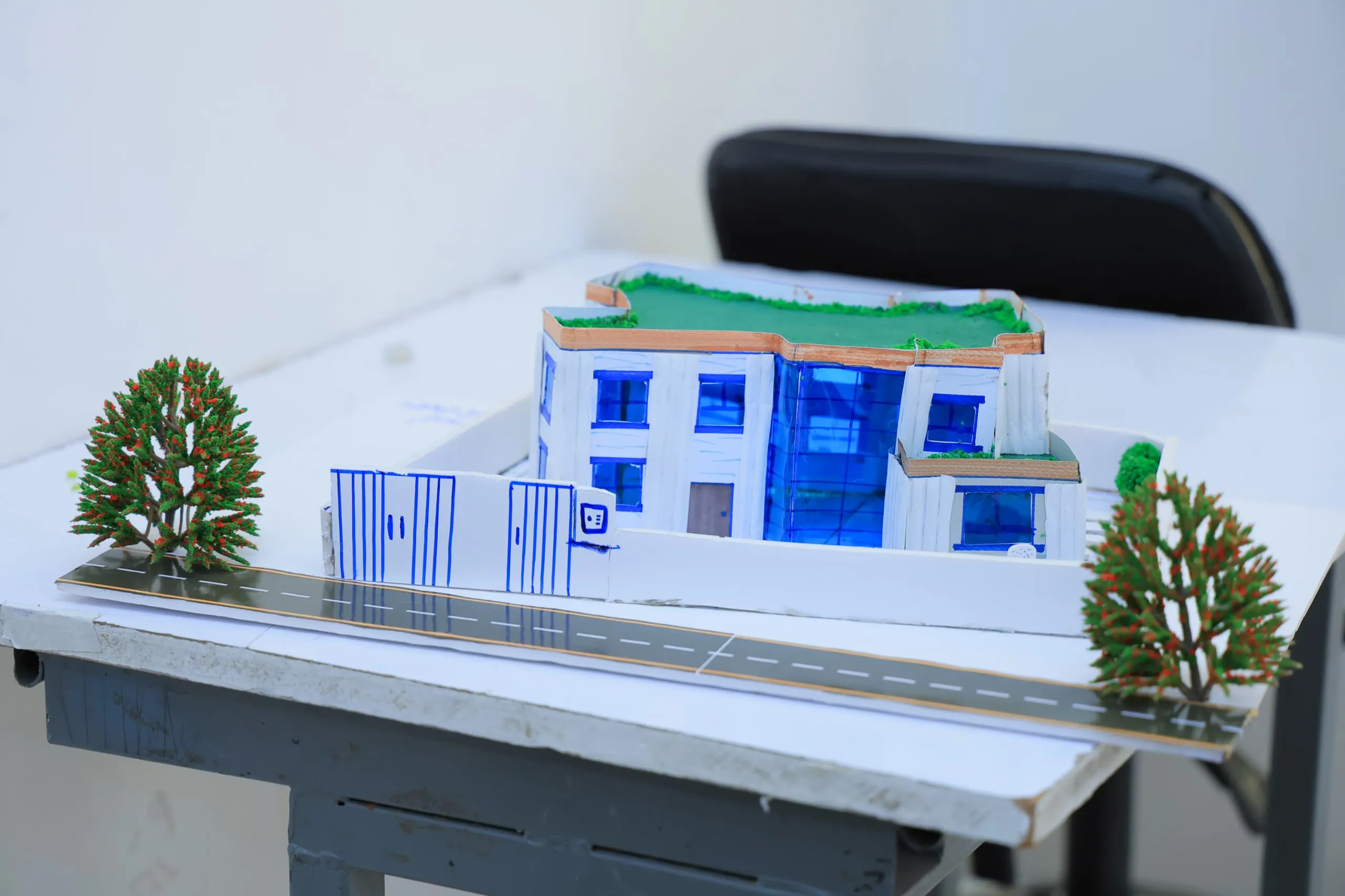 Promising innovations in the world of design: First-year students in the Interior Design Department present residential villa projects with an innovative, modern vision.