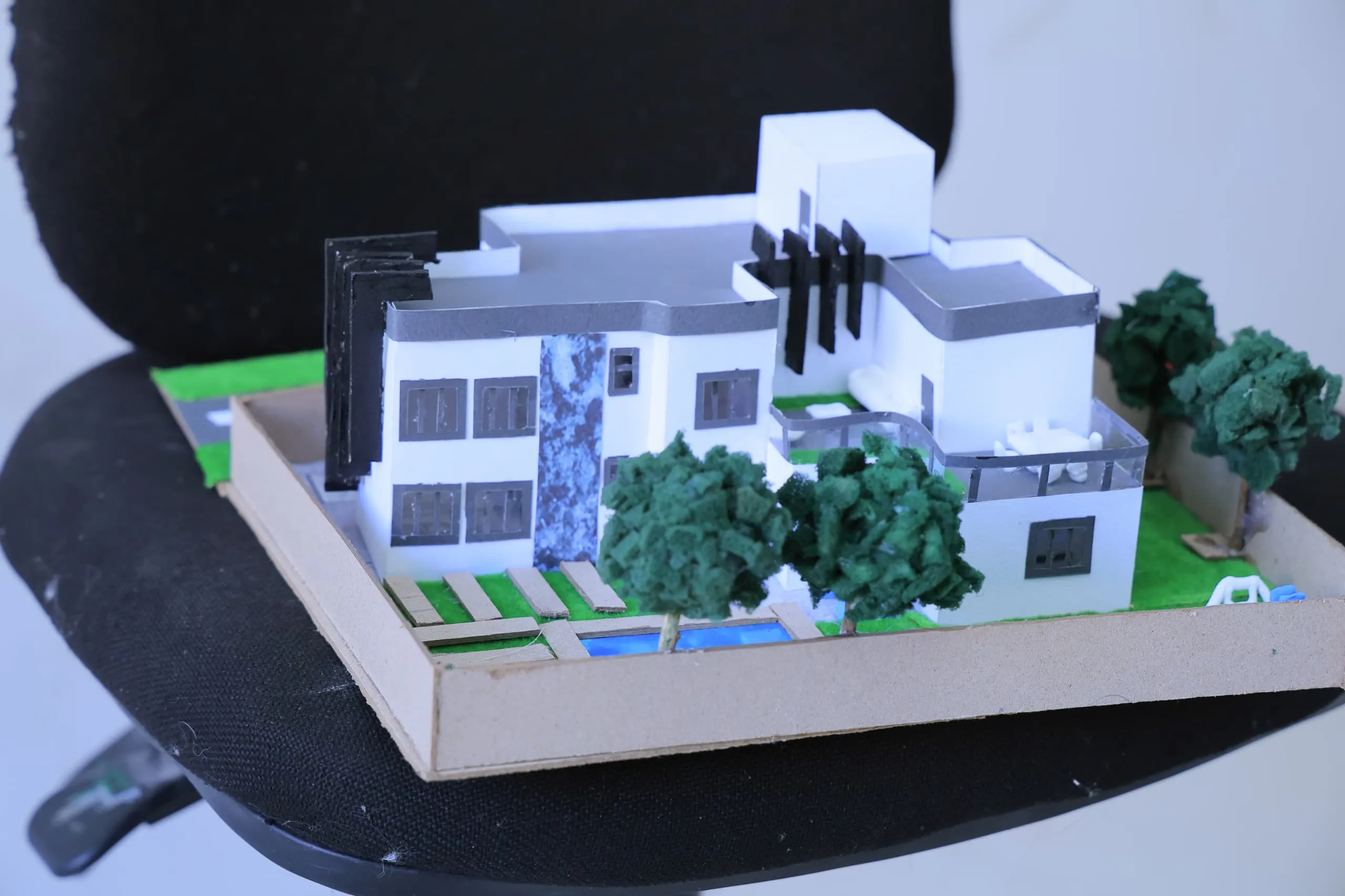 Promising innovations in the world of design: First-year students in the Interior Design Department present residential villa projects with an innovative, modern vision.
