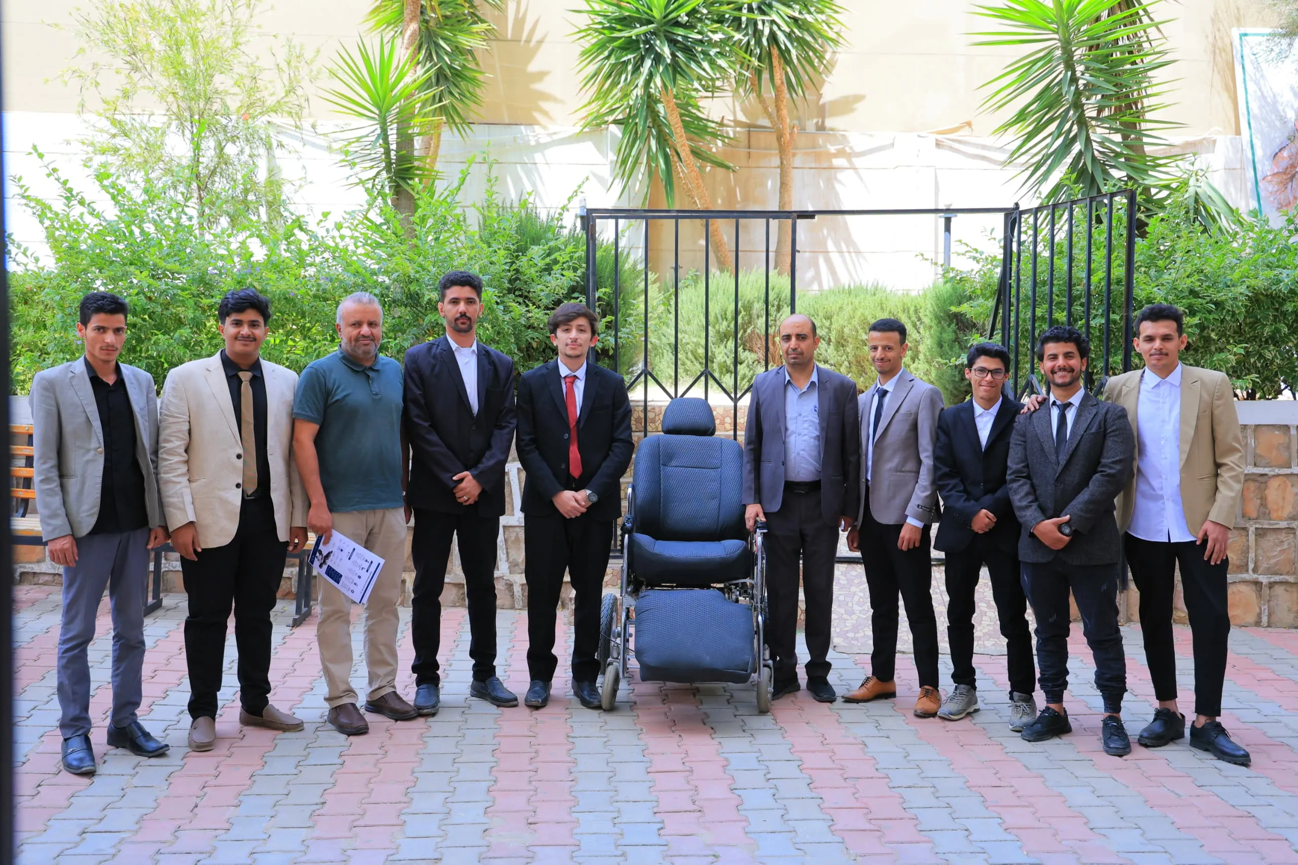إبتكار هندسي واعد من طلبة الجامعة الإماراتية الدولية.. مشروع تخرج يطوّر كرسياً كهربائياً متعدد الوظائف لخدمة الأشخاص ذوي الإعاقة