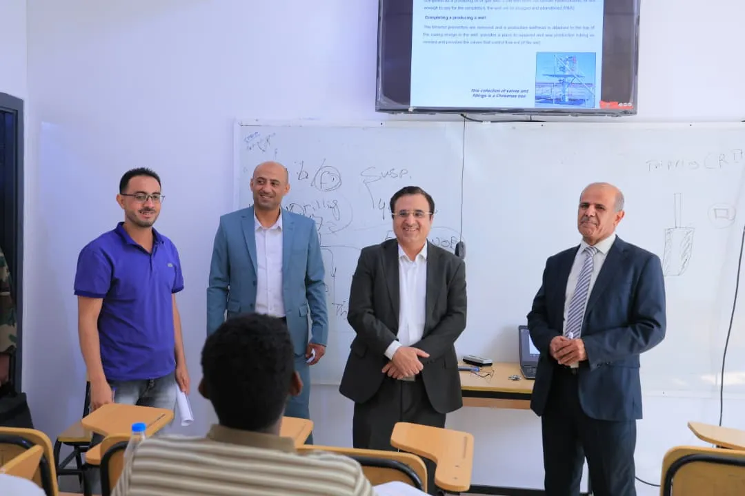دشّن رئيس الجامعة، الدكتور خالد أحمد صلاح، انطلاق العملية التعليمية للعام الجامعي الجديد 1448هجري الموافق 2026-2027م