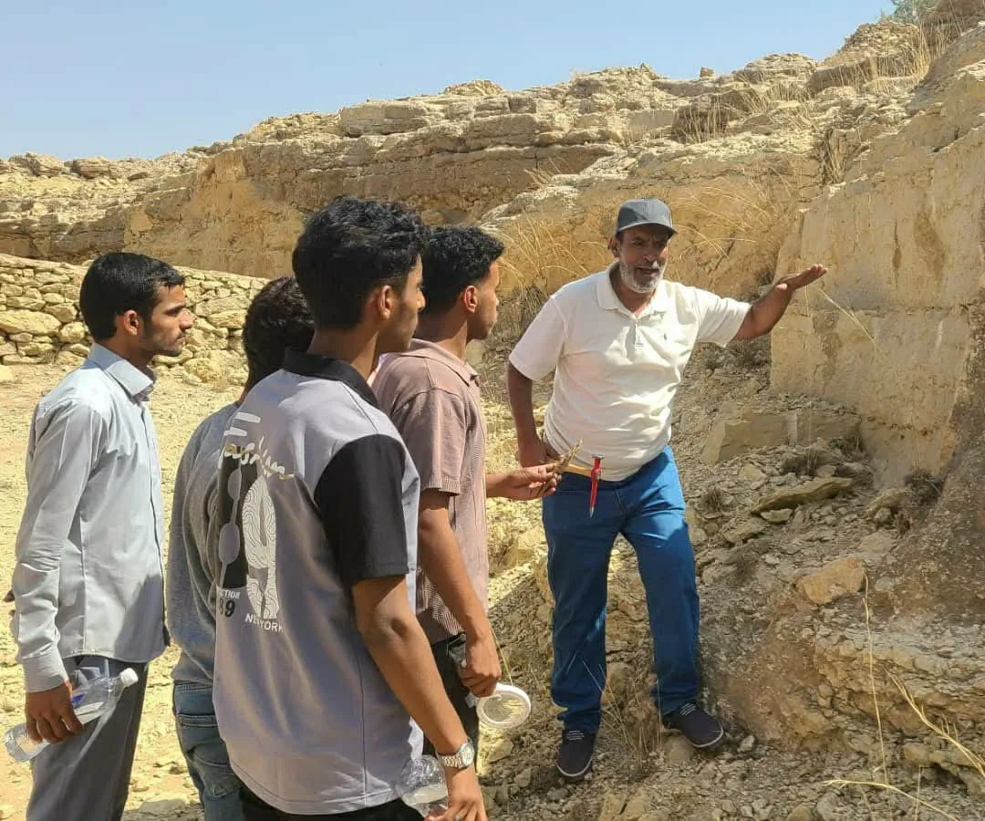 الجامعة الإماراتية الدولية تنظم رحلة جيولوجية ميدانية لطلبة قسم النفط والغاز لتعزيز الجانب التطبيقي
