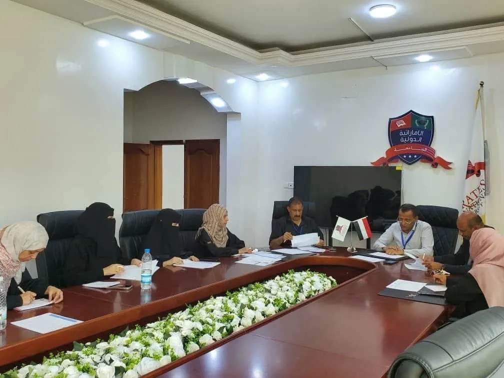 مركز التطوير وضمان الجودة بالجامعة الإماراتية الدولية يعقد اجتماعه الدوري لمتابعة خطط الجودة والارتقاء بالأداء الأكاديمي