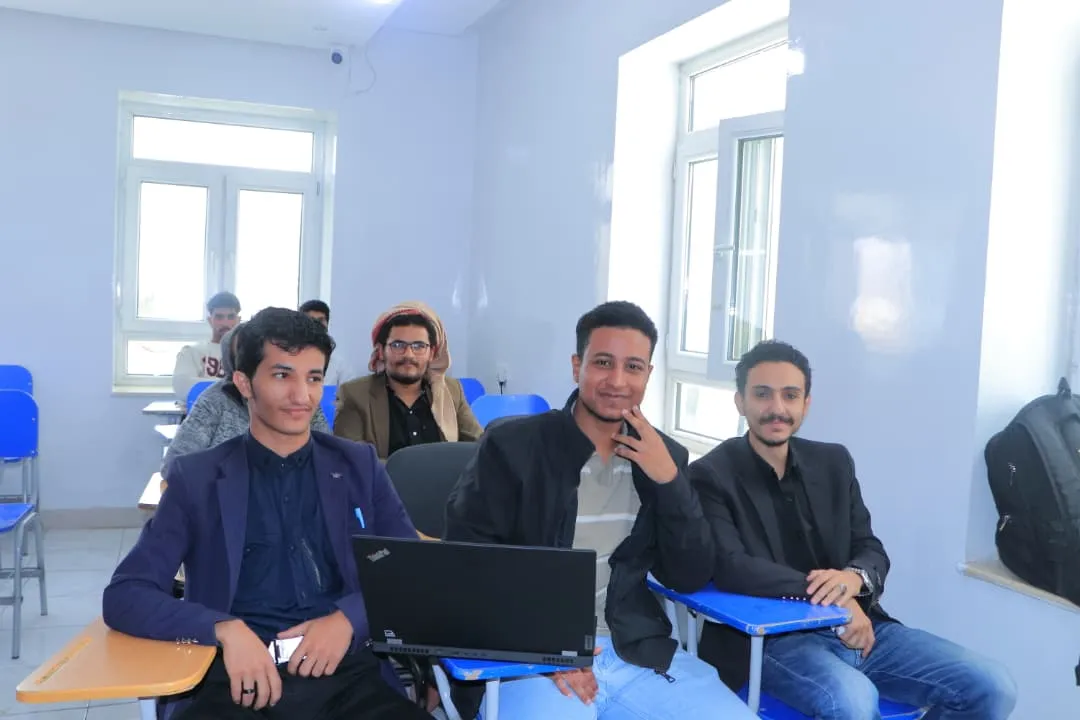 عميد كلية الهندسة وتكنولوجيا المعلومات يدشن الدورة التدريبية المتخصصة في تقييم الطبقات النفطية باستخدام برنامج (IP)