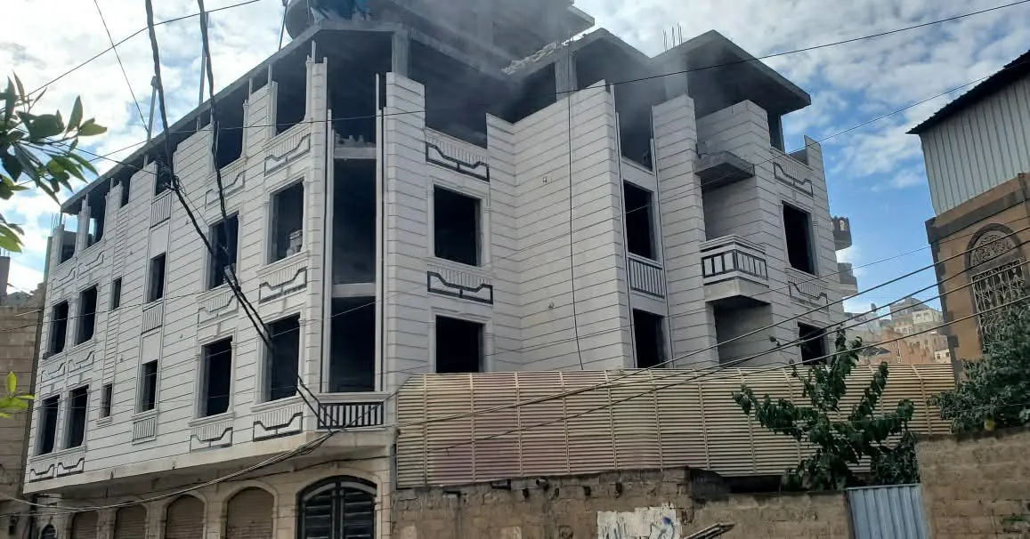 من مقاعد الدراسة إلى أولى الإنجازات المهنية  قصة نجاح طالب